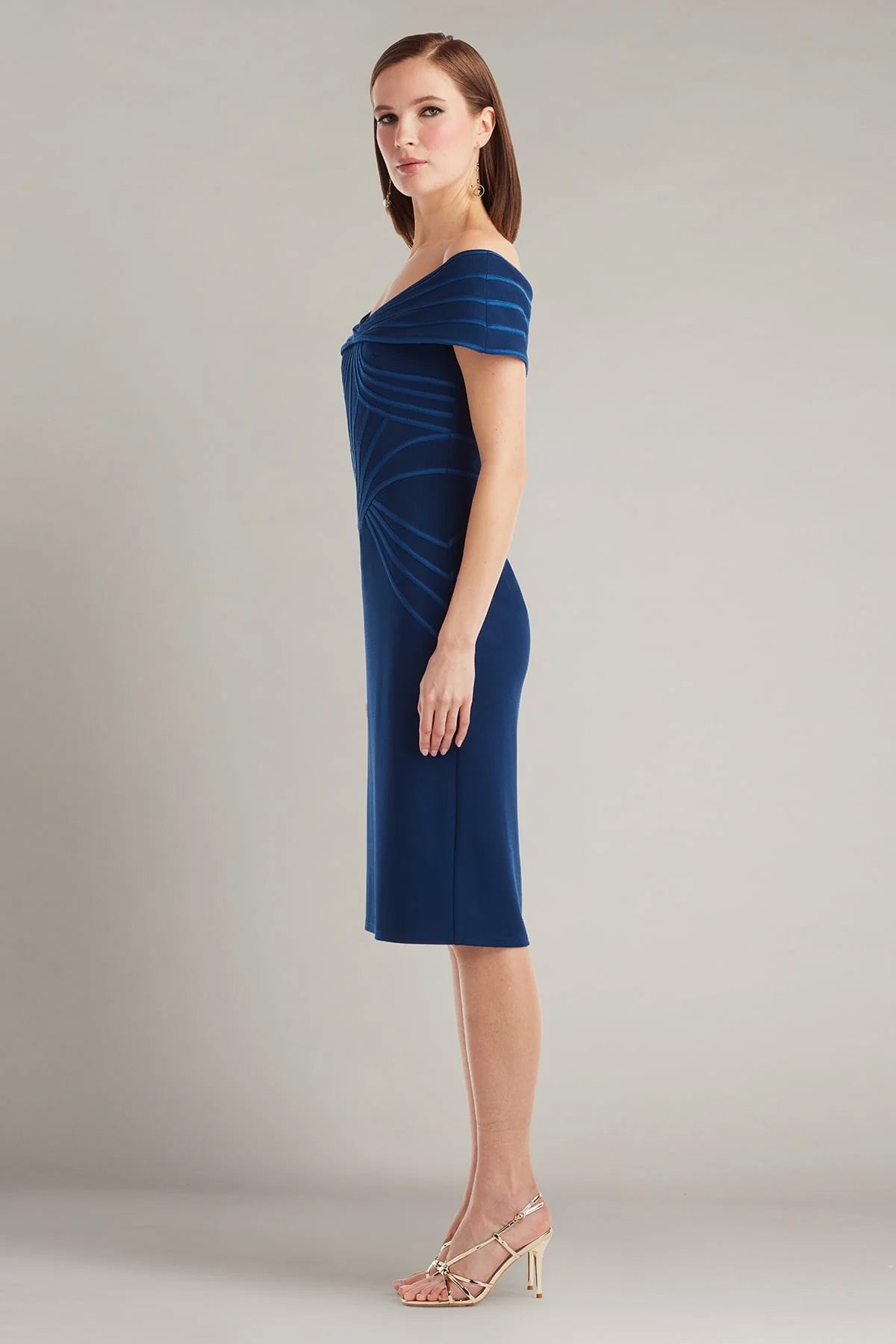 Tadashi Shoji Slim Fit Kayık Yaka Dizüstü Abiye Elbise