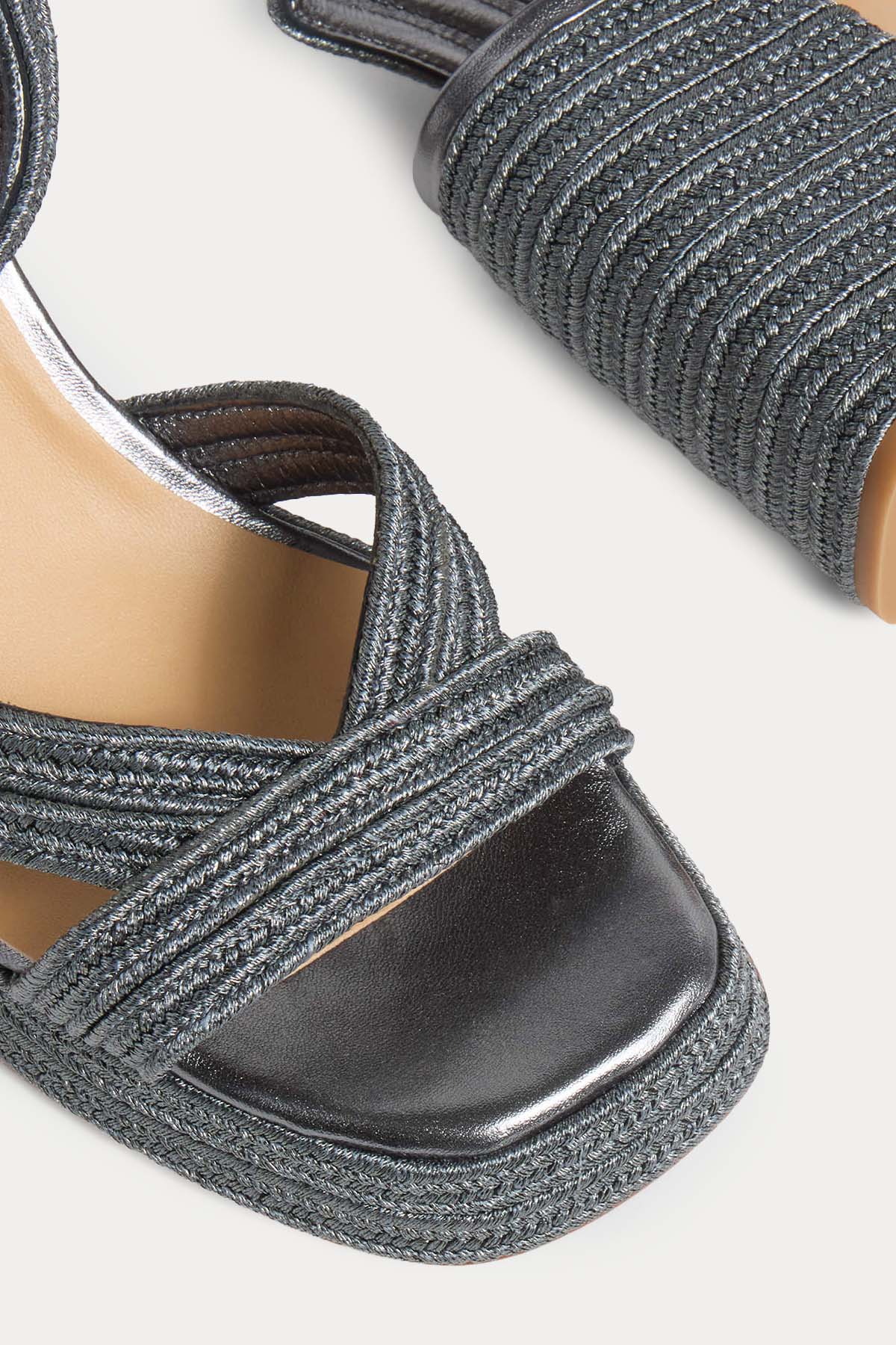 Castaner Valle Parlak Örgü Küt Burun Topuklu Sandalet