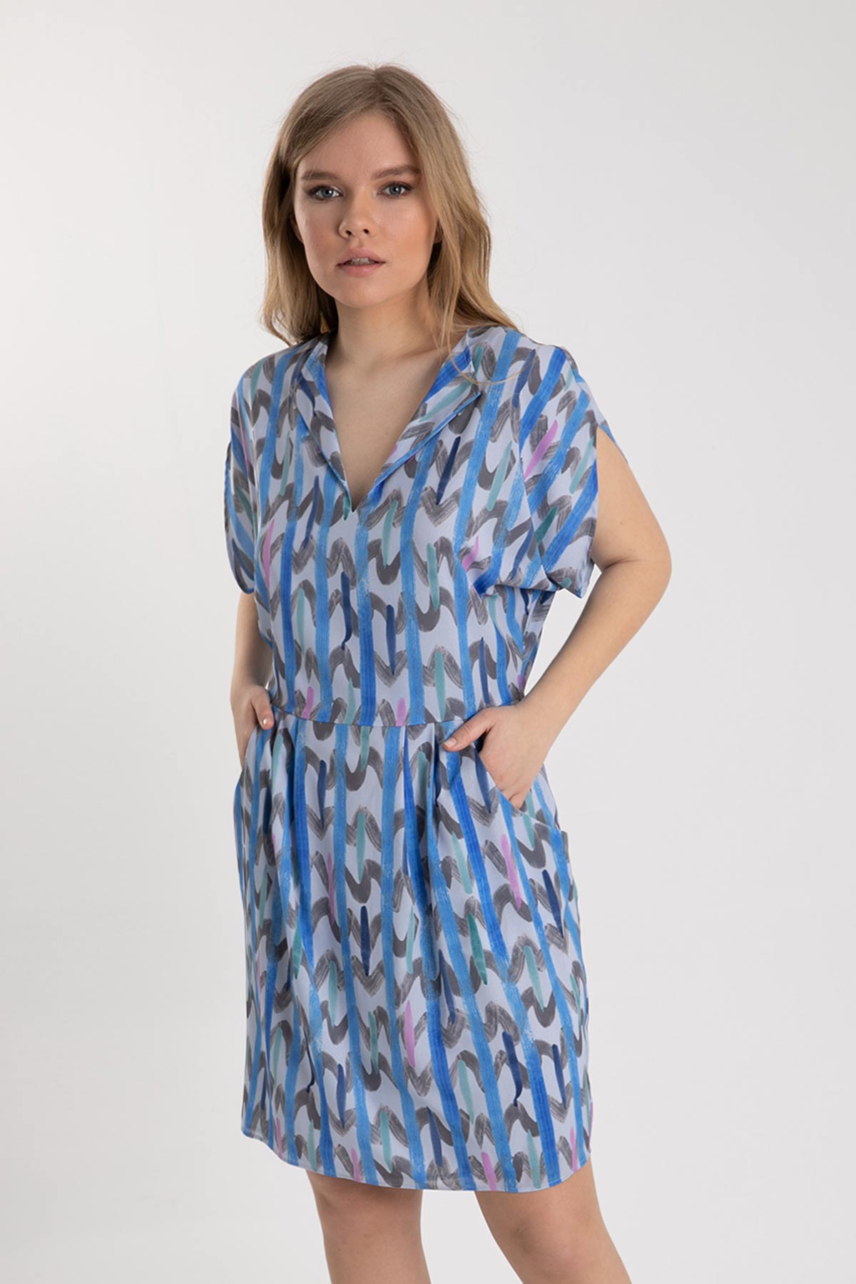 Emporio Armani V Kamp Yaka Düşük Kollu Diz Üstü Elbise-Libas Trendy Fashion Store