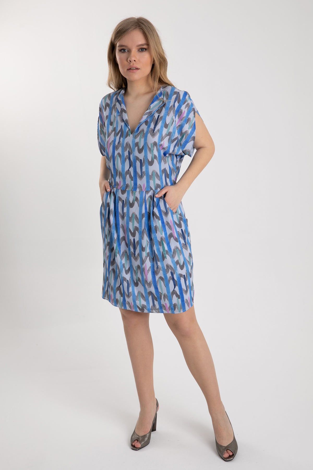 Emporio Armani V Kamp Yaka Düşük Kollu Diz Üstü Elbise-Libas Trendy Fashion Store