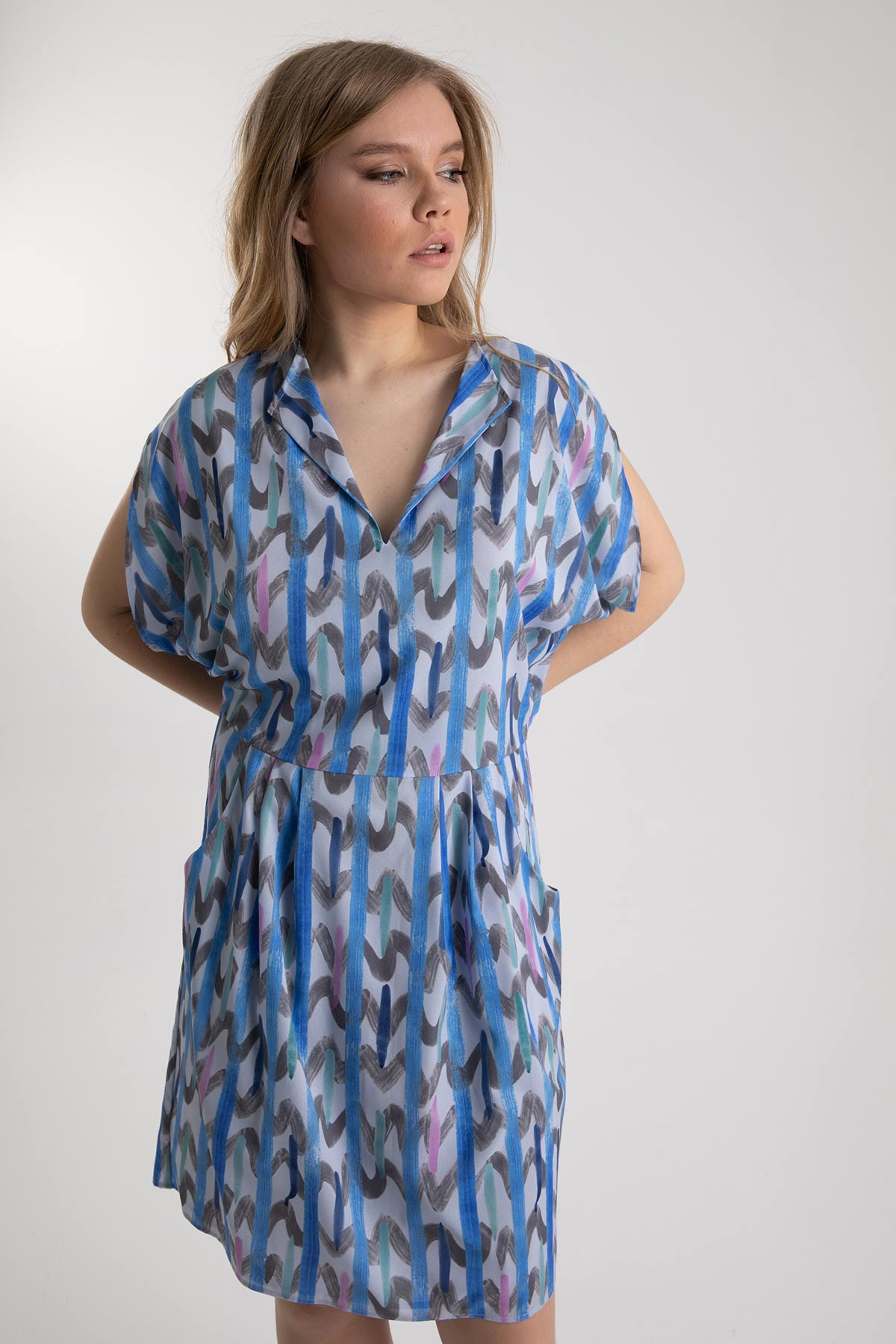 Emporio Armani V Kamp Yaka Düşük Kollu Diz Üstü Elbise-Libas Trendy Fashion Store