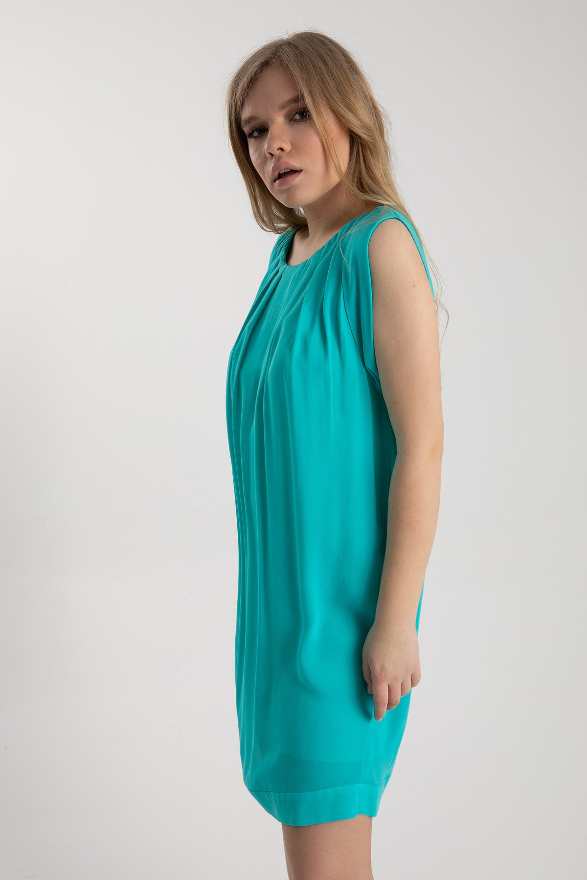 Emporio Armani Pileli Kayık Yaka Kolsuz Diz Üstü Elbise-Libas Trendy Fashion Store