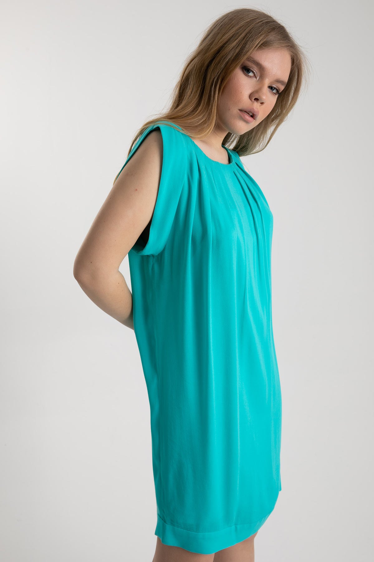 Emporio Armani Pileli Kayık Yaka Kolsuz Diz Üstü Elbise-Libas Trendy Fashion Store