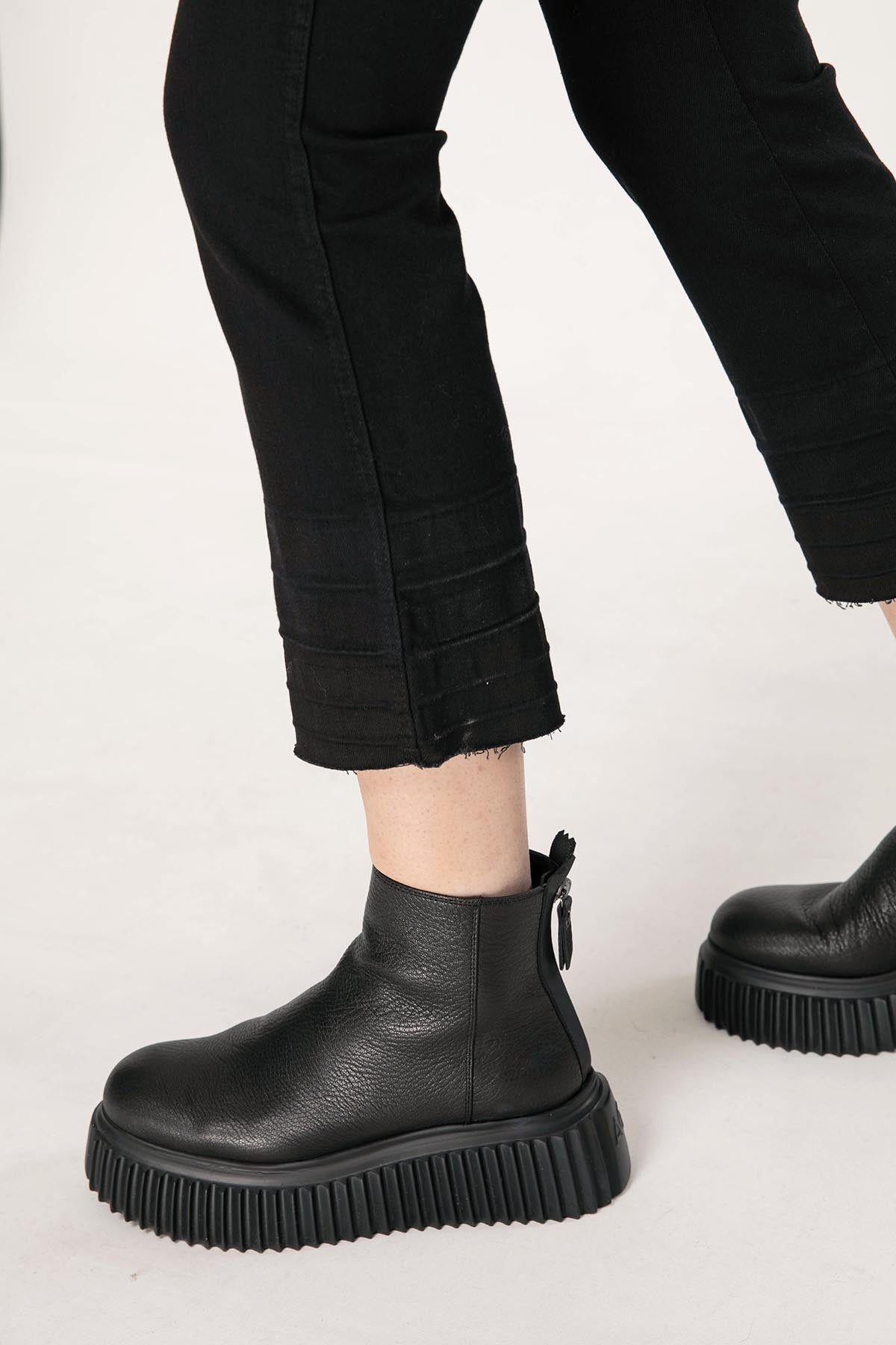 7 For All Mankind Cropped Boot Jeans-Libas Trendy Fashion Store