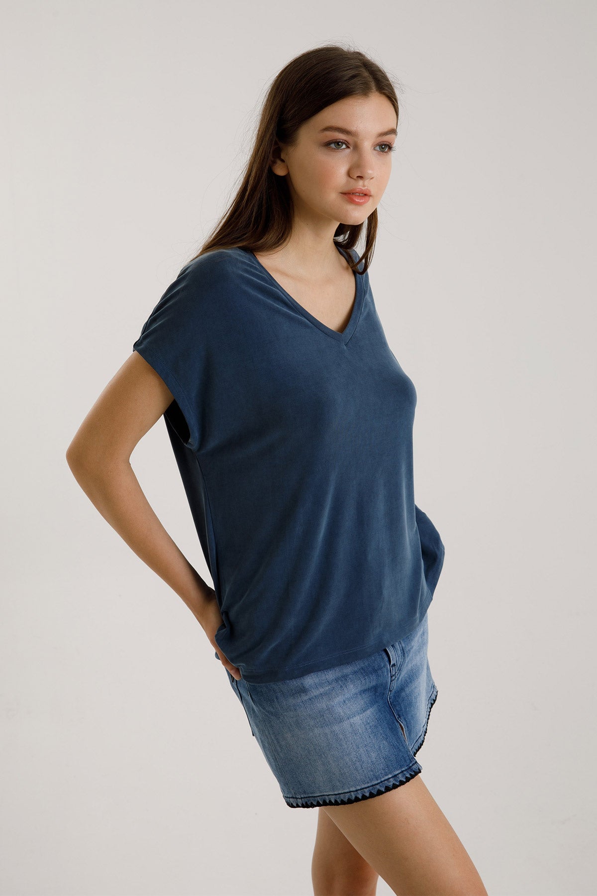 Majestic Geniş Kesim V Yaka T-shirt-Libas Trendy Fashion Store