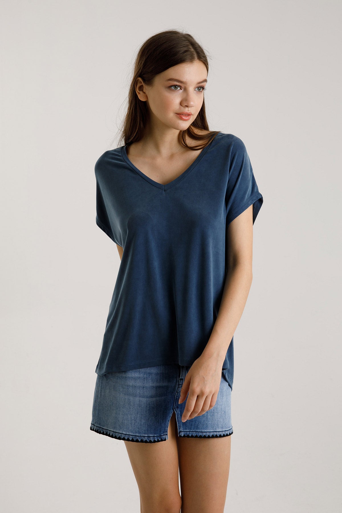 Majestic Geniş Kesim V Yaka T-shirt-Libas Trendy Fashion Store