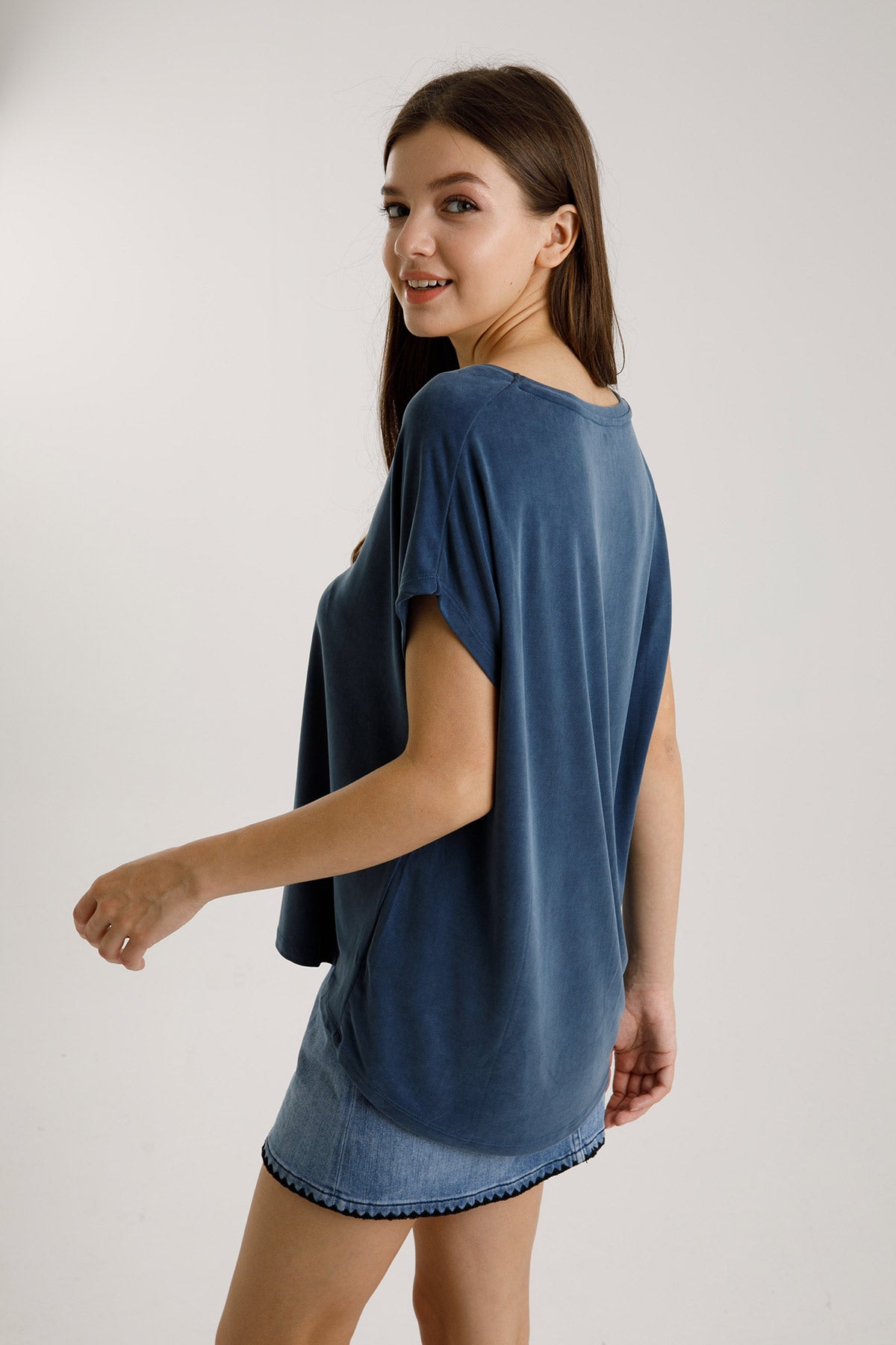 Majestic Geniş Kesim V Yaka T-shirt-Libas Trendy Fashion Store