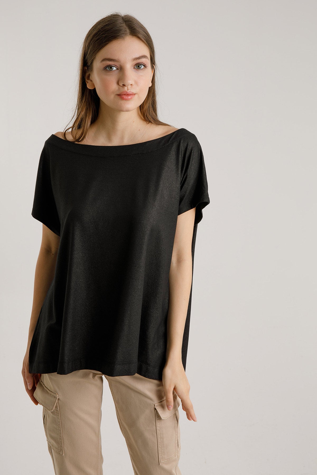 Majestic Kayık Yaka Parlak Kumaş T-shirt-Libas Trendy Fashion Store