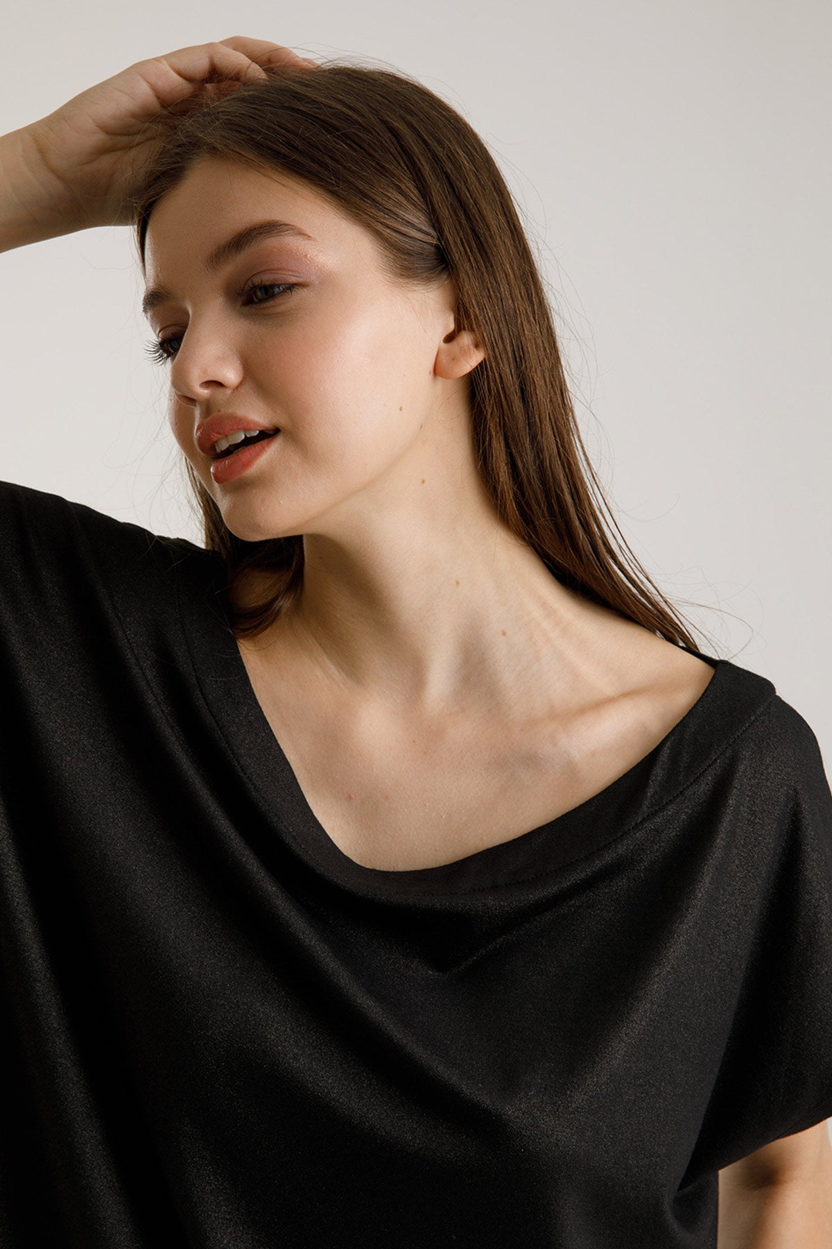 Majestic Kayık Yaka Parlak Kumaş T-shirt-Libas Trendy Fashion Store