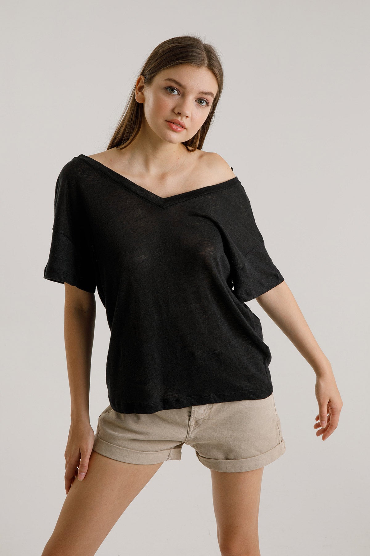 Majestic V Yaka Keten T-shirt-Libas Trendy Fashion Store