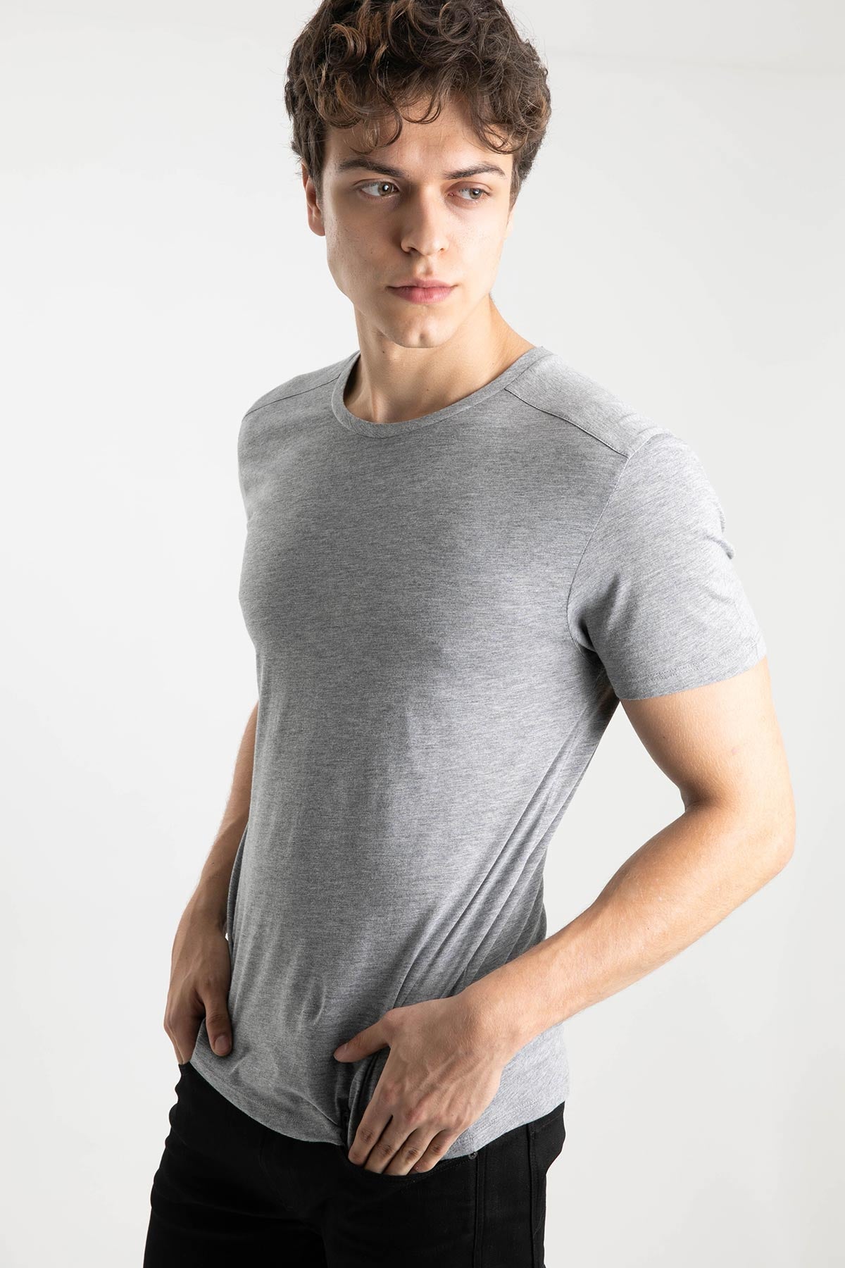 Tru Yuvarlak Yaka Basic T-shirt-Libas Trendy Fashion Store