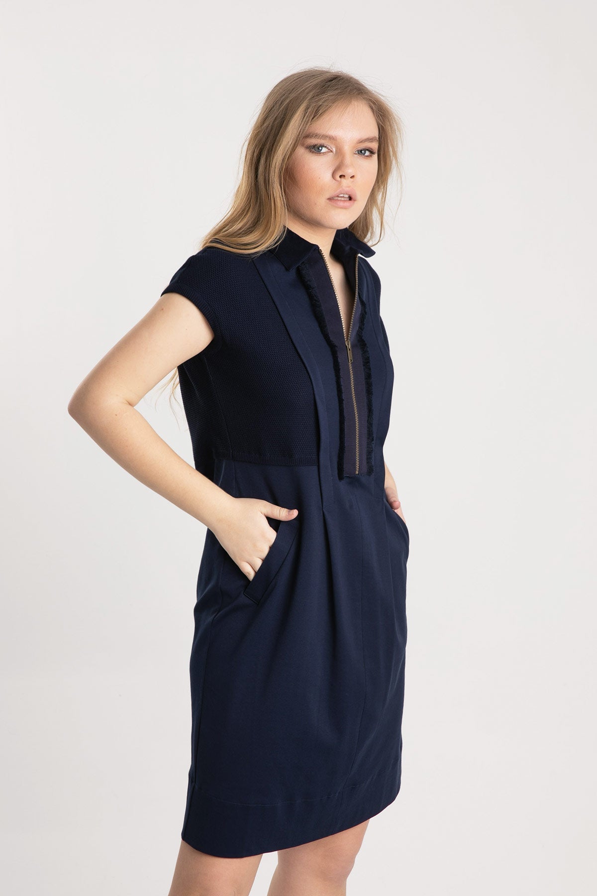 Tonet Fermuarlı Yaka Diz Üstü Elbise