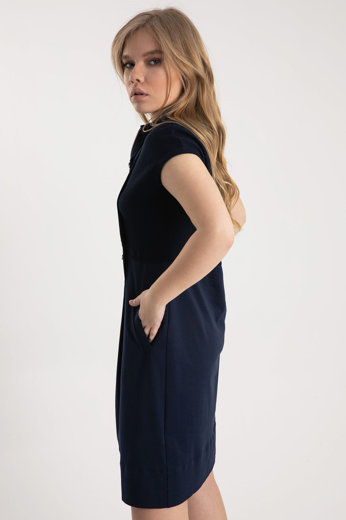 Tonet Fermuarlı Yaka Diz Üstü Elbise