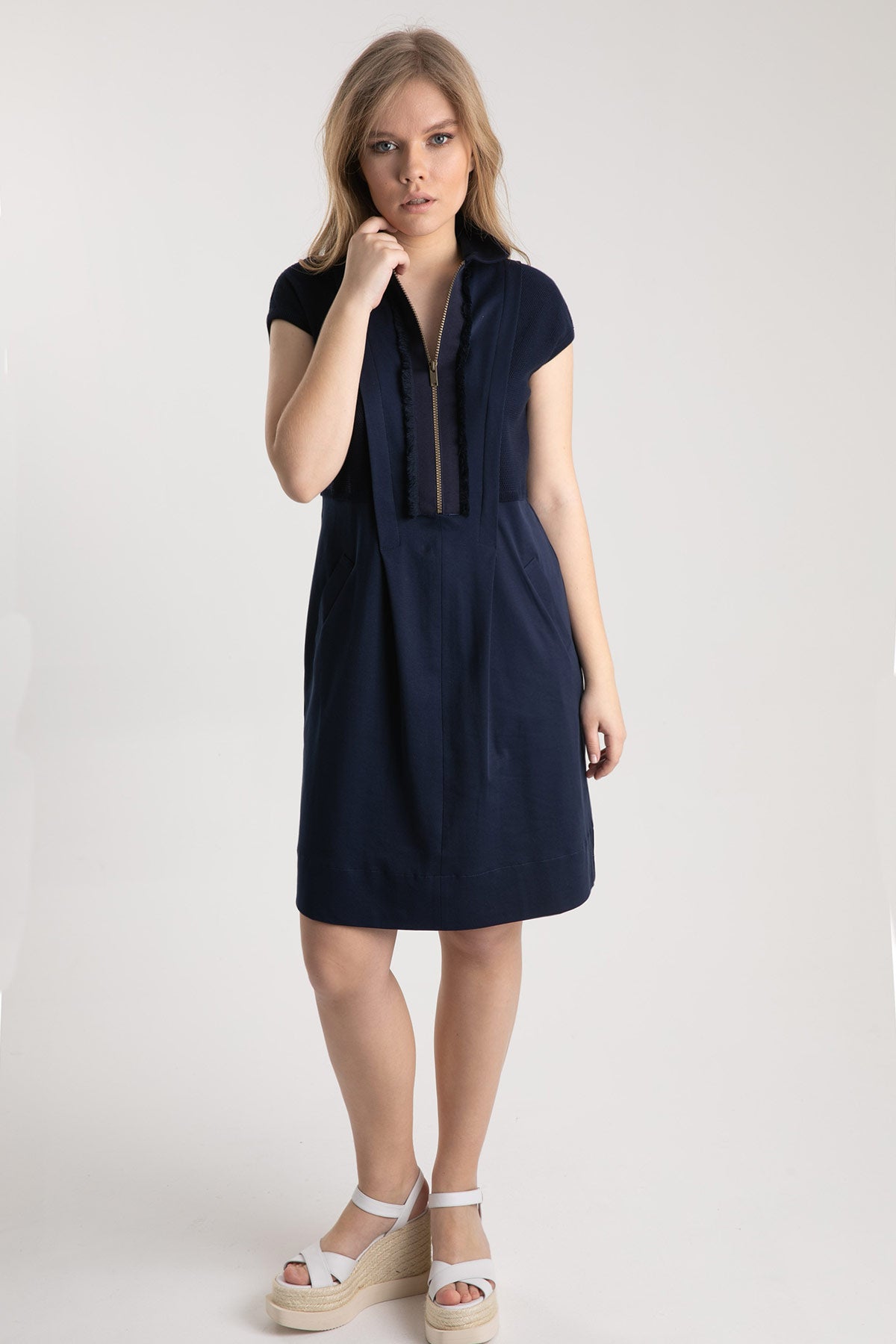 Tonet Fermuarlı Yaka Diz Üstü Elbise