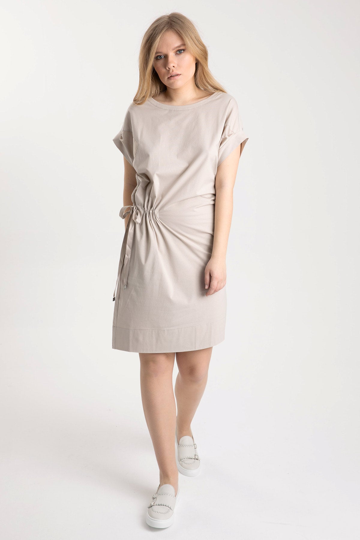 Tonet Belden Büzgülü Kısa Kollu Diz Üstü Elbise-Libas Trendy Fashion Store