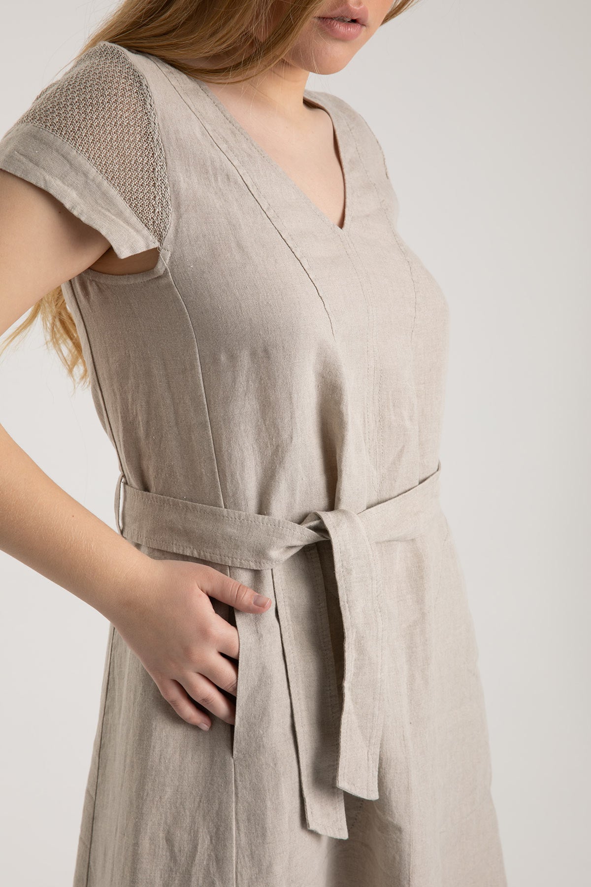 Tonet V Yaka Belden Kuşaklı Midi Keten Elbise-Libas Trendy Fashion Store