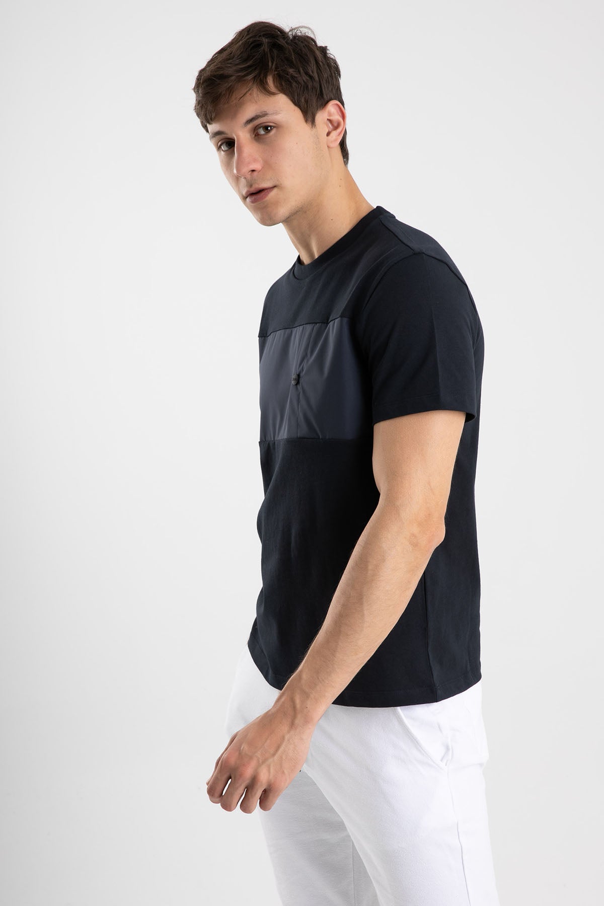 Herno Yuvarlak Yaka Cep Detaylı T-shirt-Libas Trendy Fashion Store
