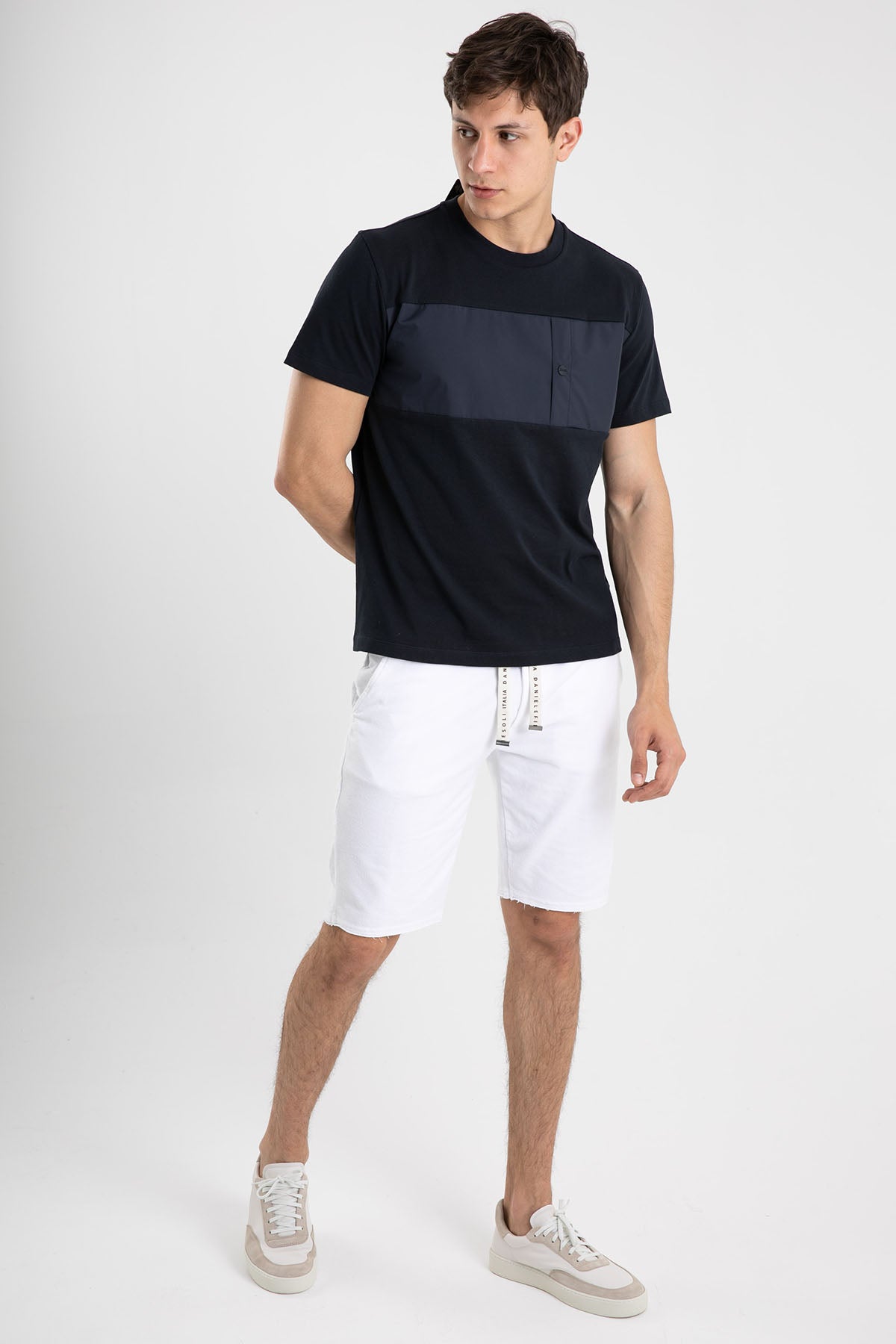 Herno Yuvarlak Yaka Cep Detaylı T-shirt-Libas Trendy Fashion Store