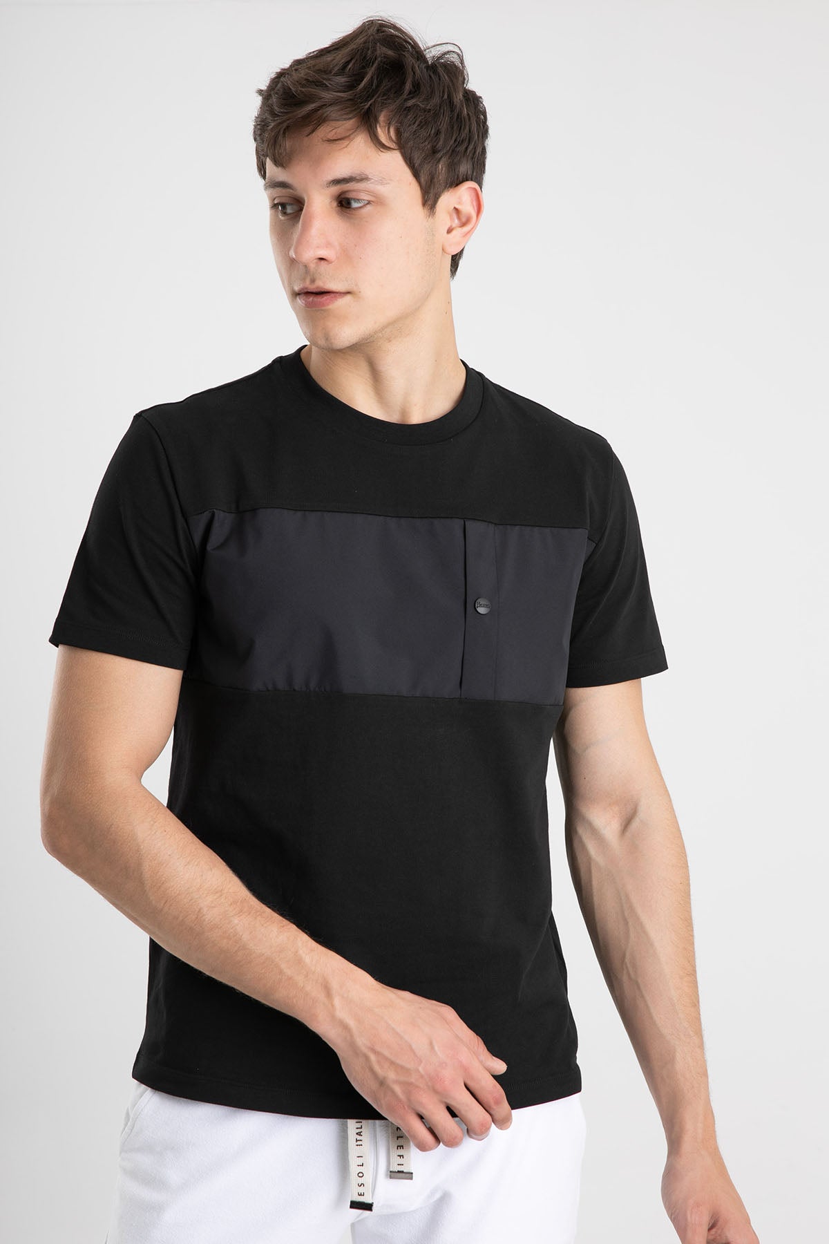 Herno Yuvarlak Yaka Cep Detaylı T-shirt-Libas Trendy Fashion Store