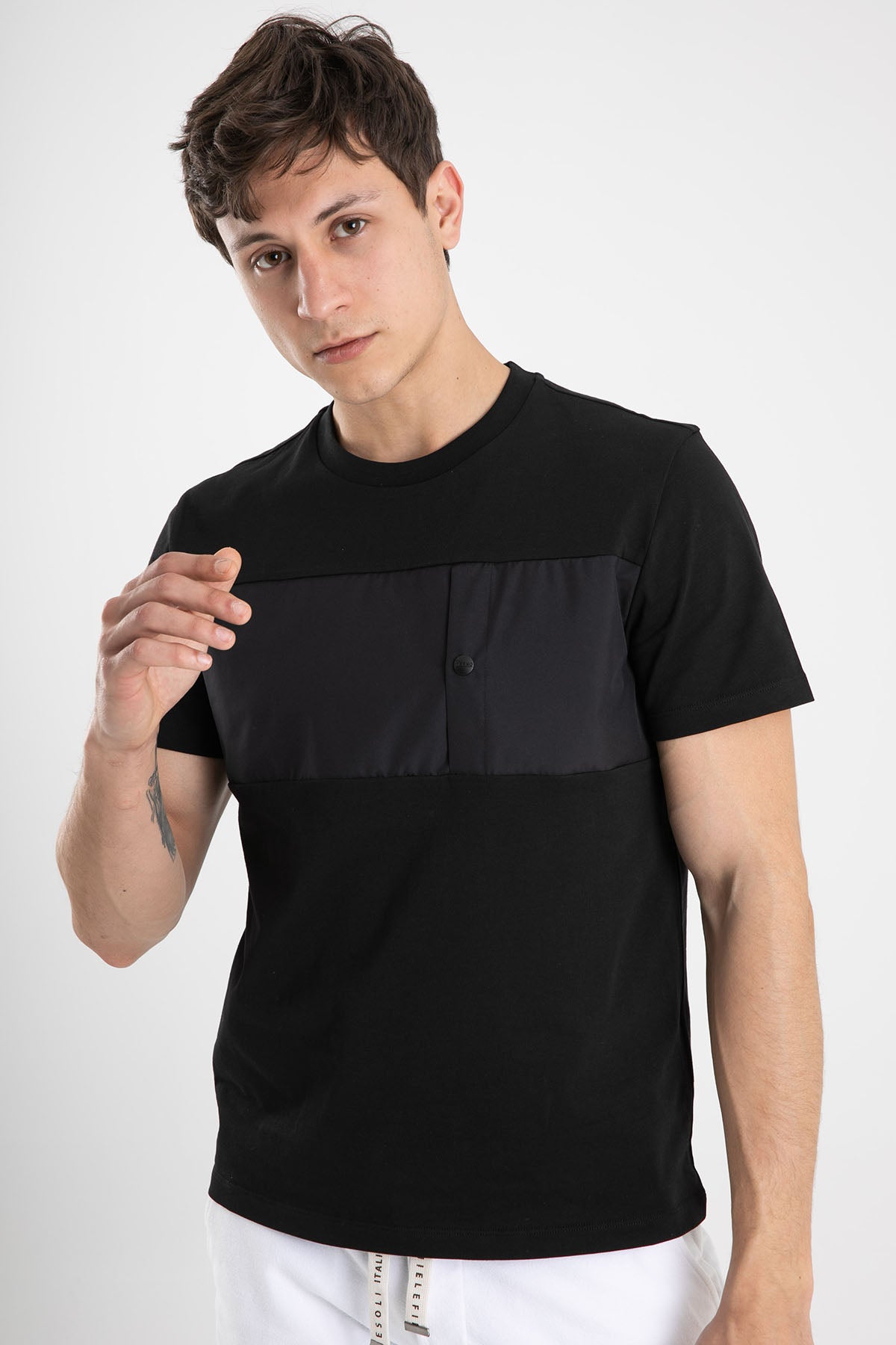Herno Yuvarlak Yaka Cep Detaylı T-shirt-Libas Trendy Fashion Store