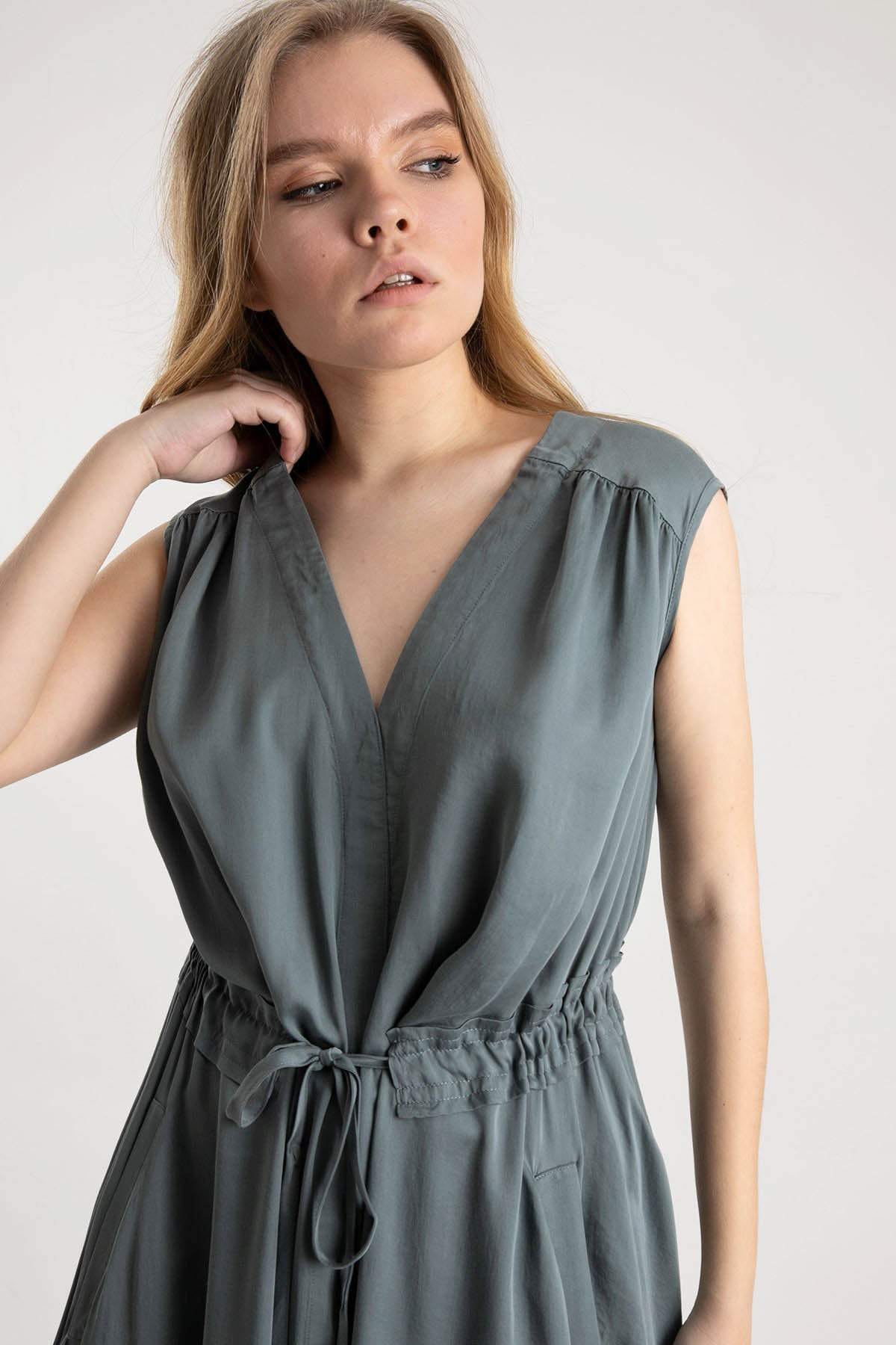 Crea Concept V Yaka Belden Büzgülü Pileli Elbise-Libas Trendy Fashion Store