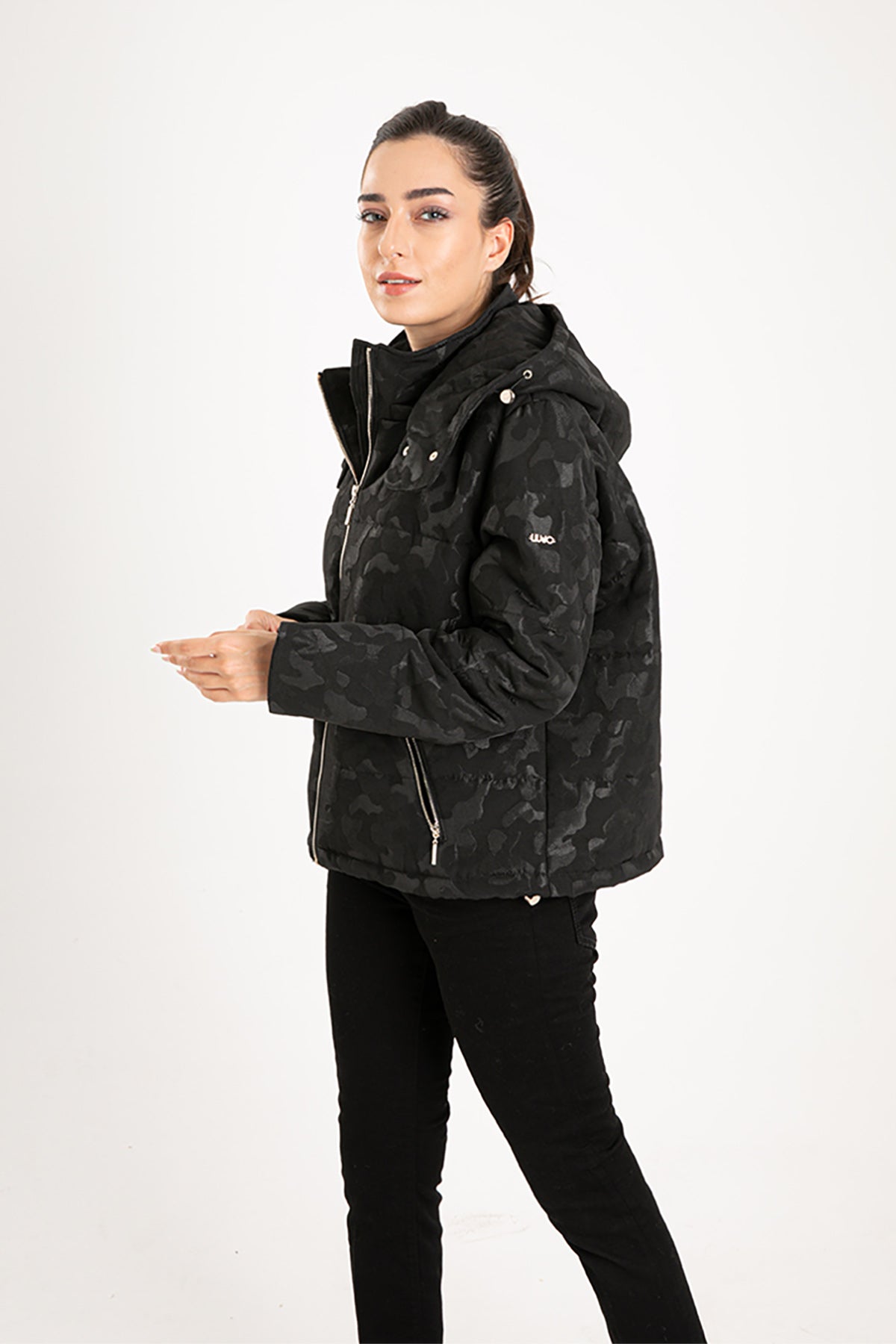 Liu Jo Kamuflaj Jakarlı Kapüşonlu Puffer Mont-Libas Trendy Fashion Store