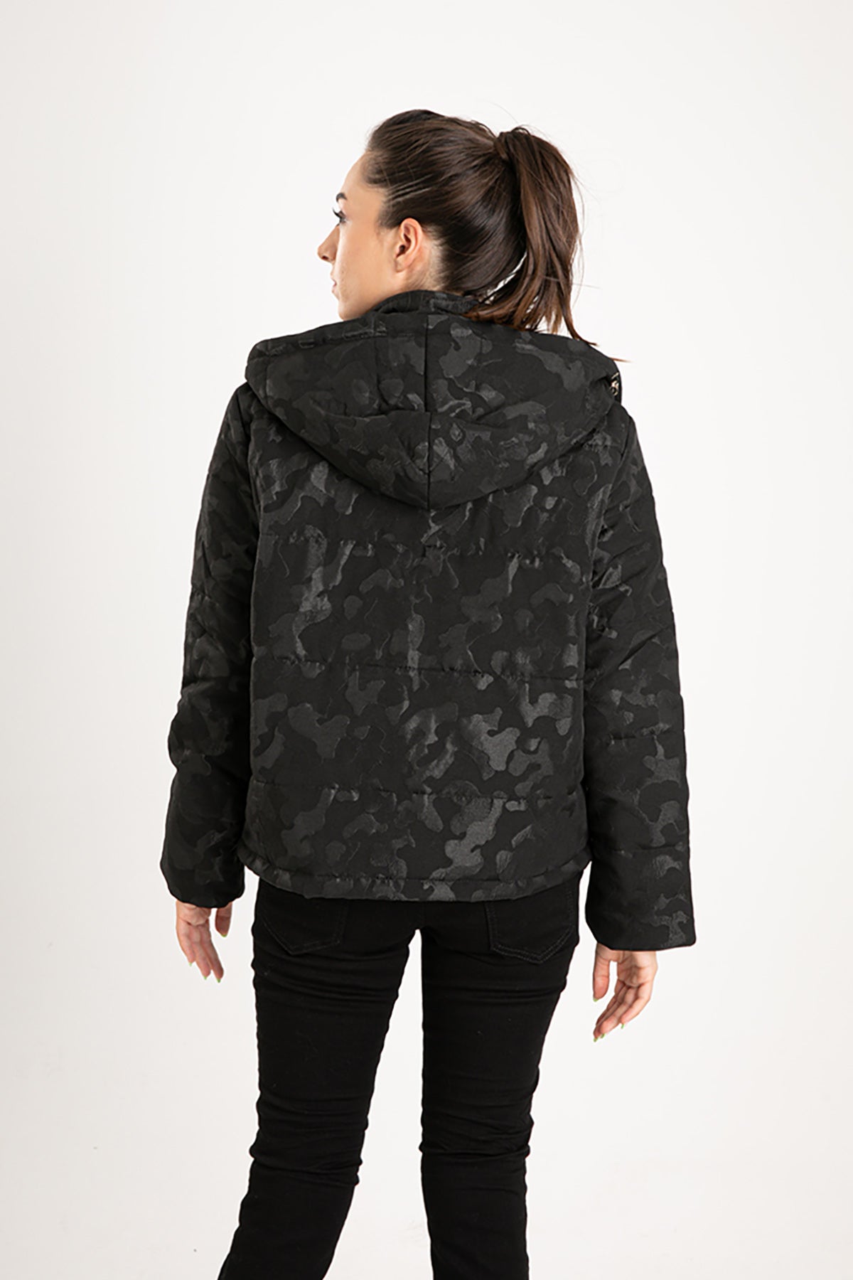 Liu Jo Kamuflaj Jakarlı Kapüşonlu Puffer Mont-Libas Trendy Fashion Store