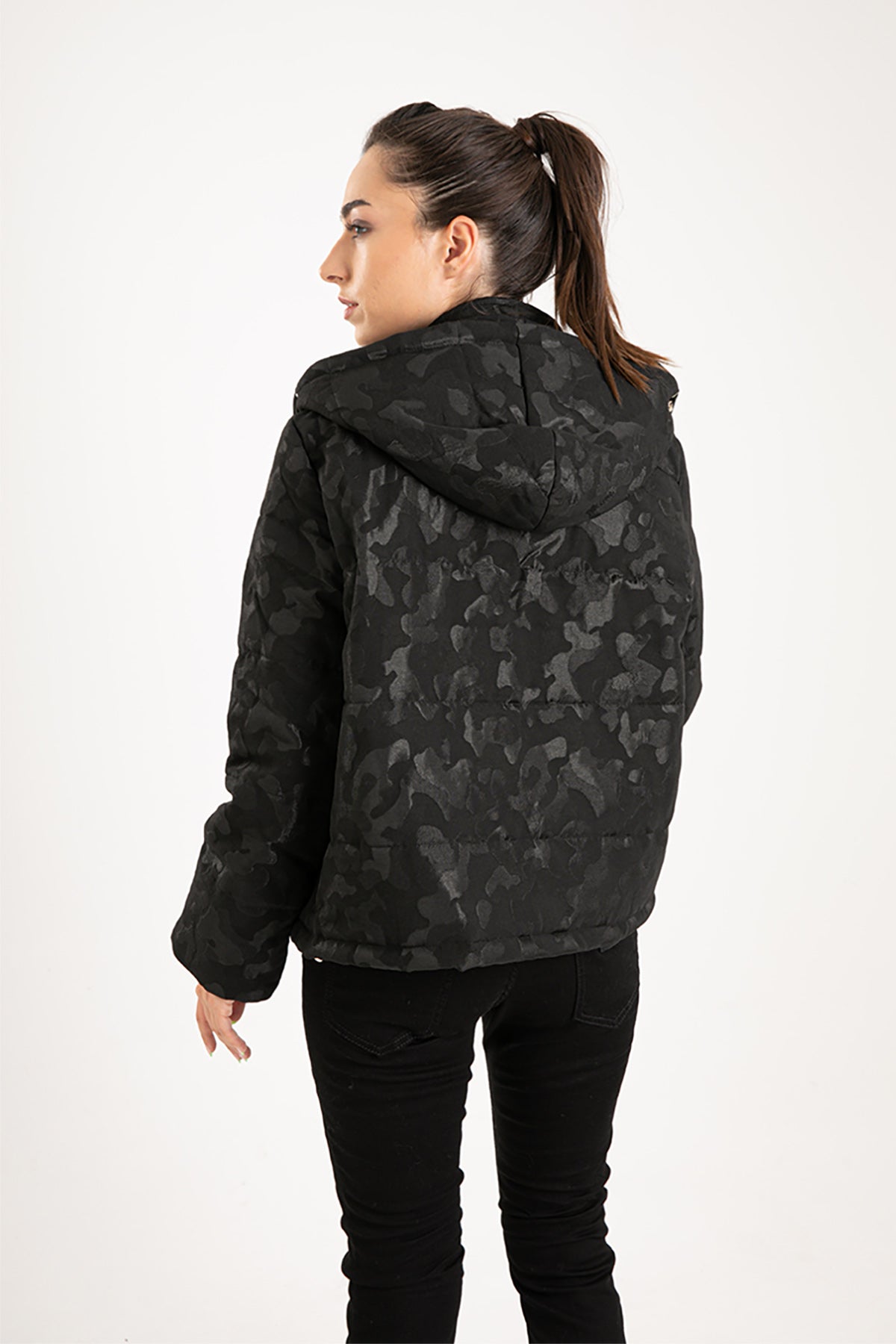 Liu Jo Kamuflaj Jakarlı Kapüşonlu Puffer Mont-Libas Trendy Fashion Store