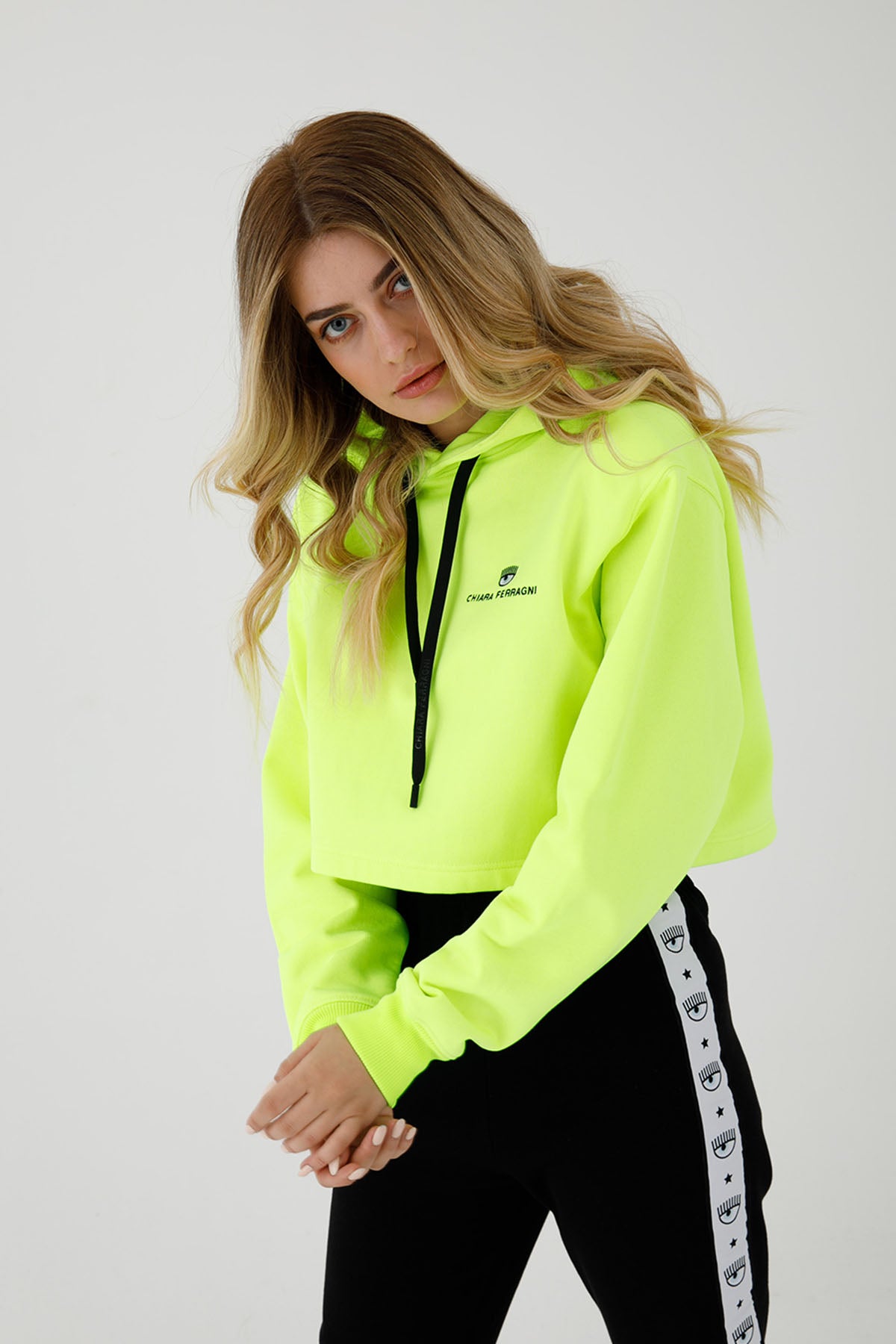 Chiara Ferragni Winking Eye Kapüşonlu Crop Sweatshirt-Libas Trendy Fashion Store