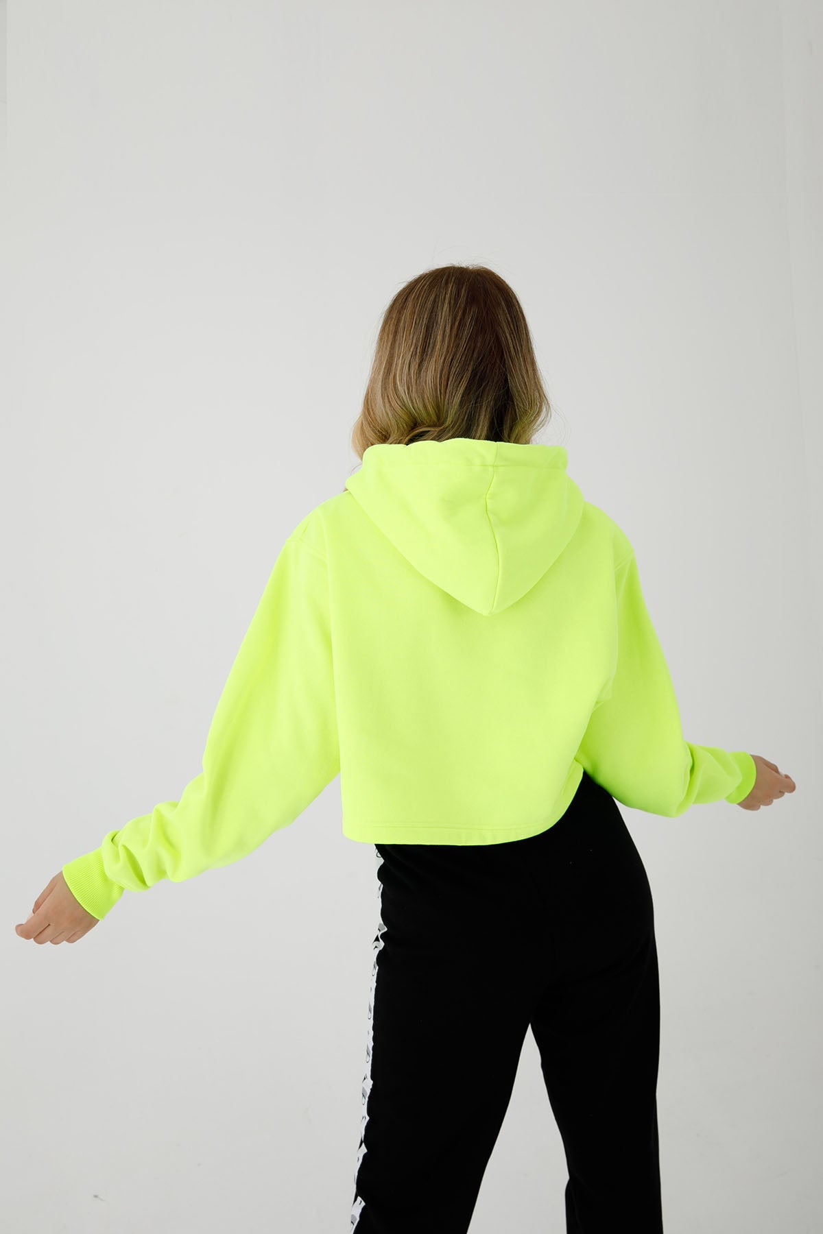 Chiara Ferragni Winking Eye Kapüşonlu Crop Sweatshirt-Libas Trendy Fashion Store