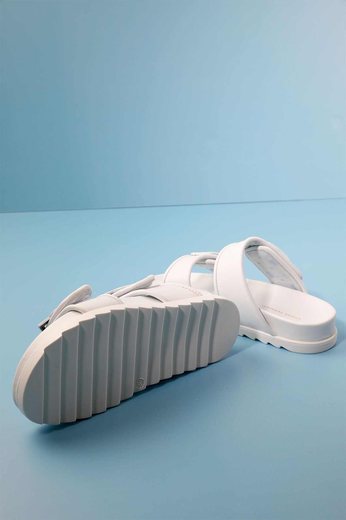 Chiara Ferragni Cırt Cırt Bantlı Logolu Terlik-Libas Trendy Fashion Store