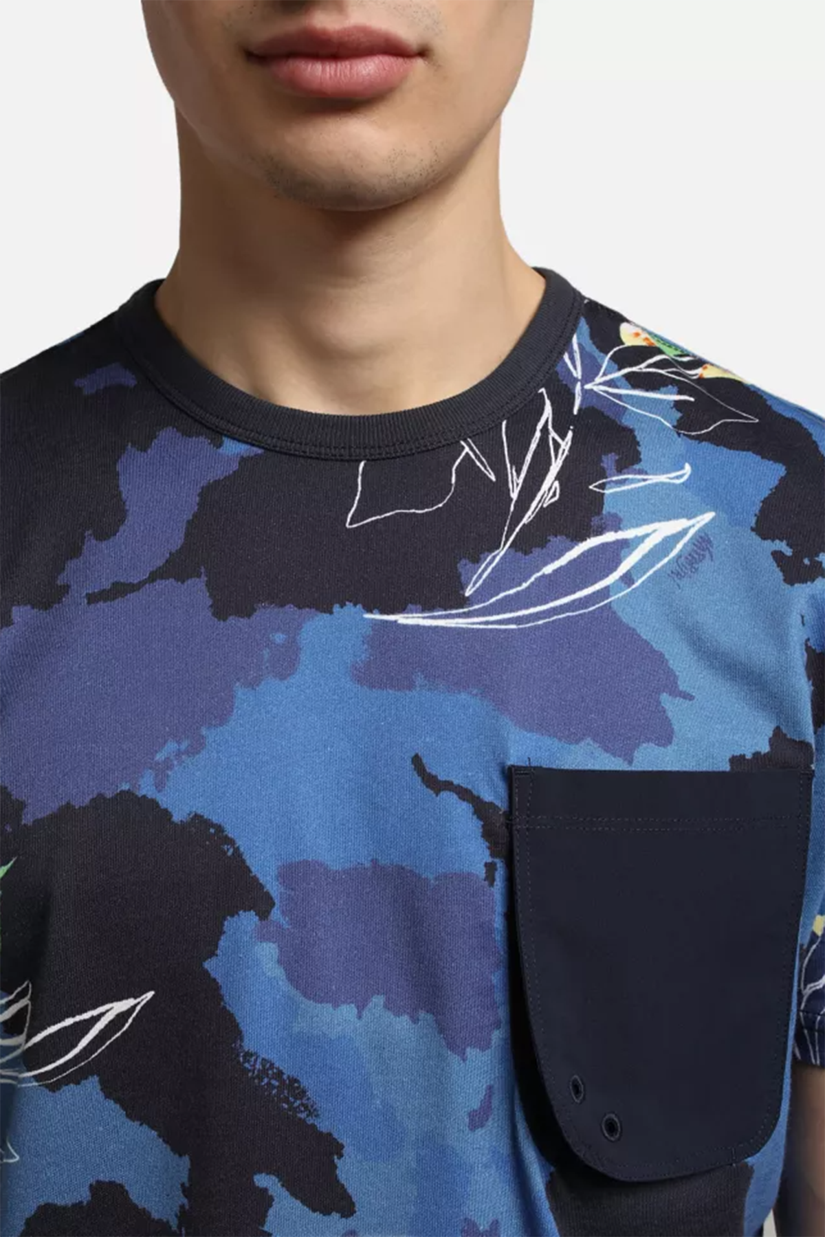 Napapijri Cep Detaylı Kamuflaj Desenli T-shirt-Libas Trendy Fashion Store