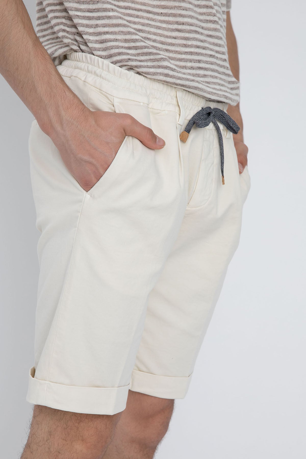 Fradi Beli Lastikli Tek Pile Şort-Libas Trendy Fashion Store