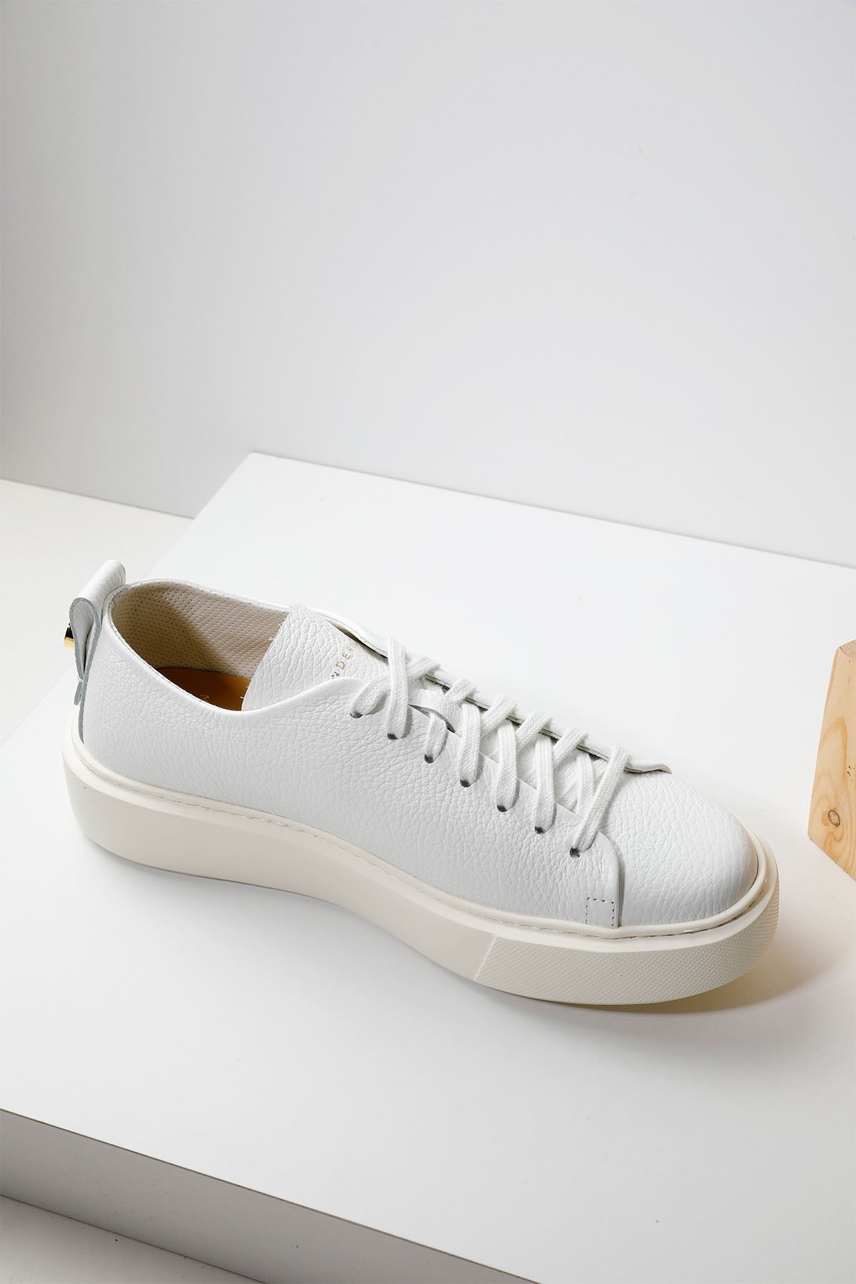 Henderson Talisa Çiçek Nakışlı Deri Sneaker Ayakkabı-Libas Trendy Fashion Store