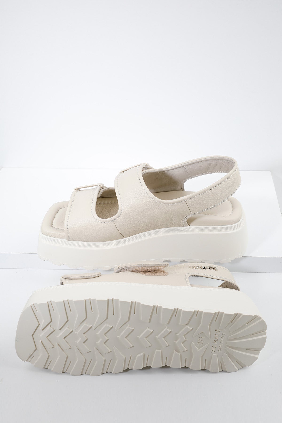 Vic Matie Küt Burun Cırt Cırt Bantlı Deri Sandalet-Libas Trendy Fashion Store