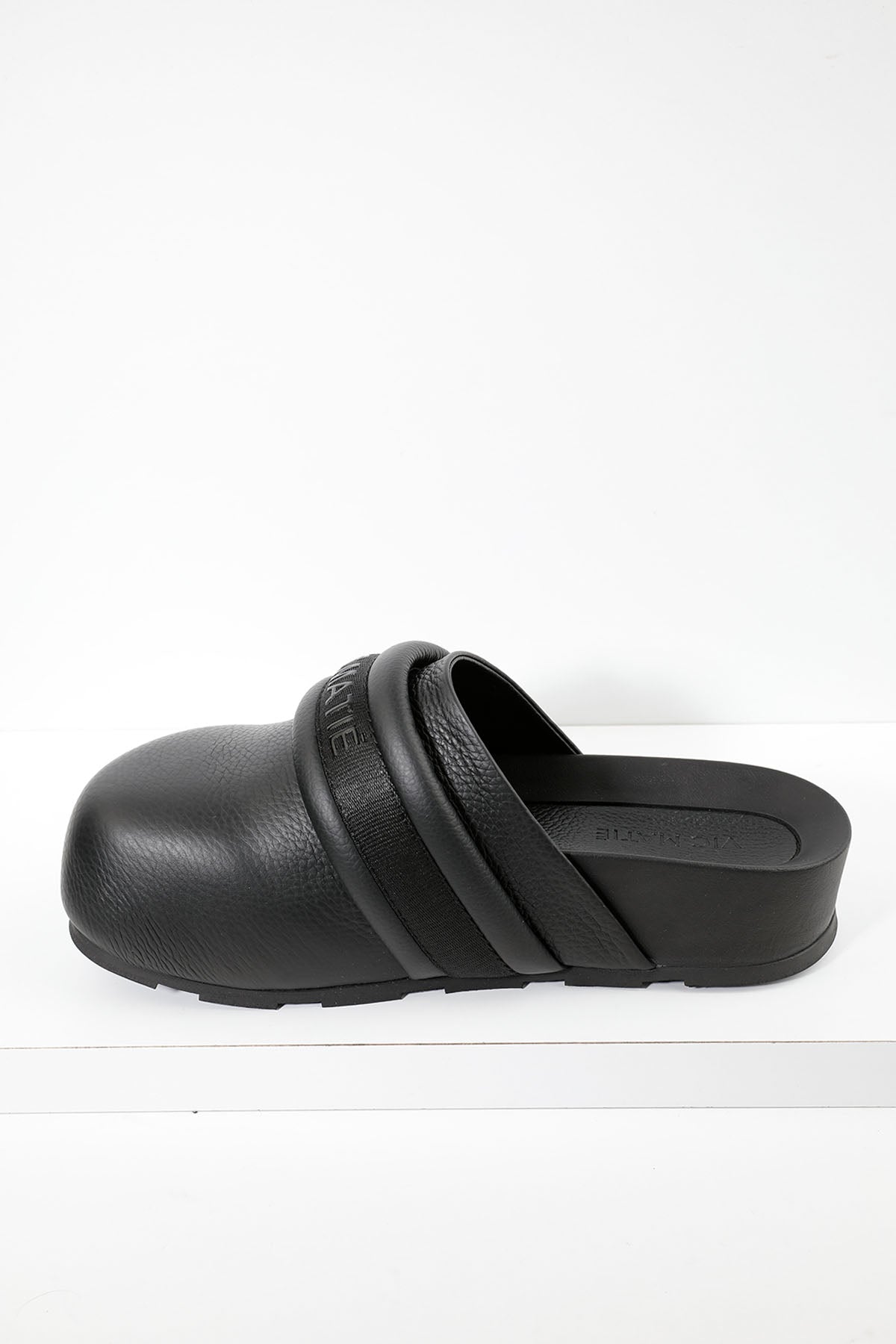 Vic Matie Logo Bantlı Deri Sabo Terlik-Libas Trendy Fashion Store