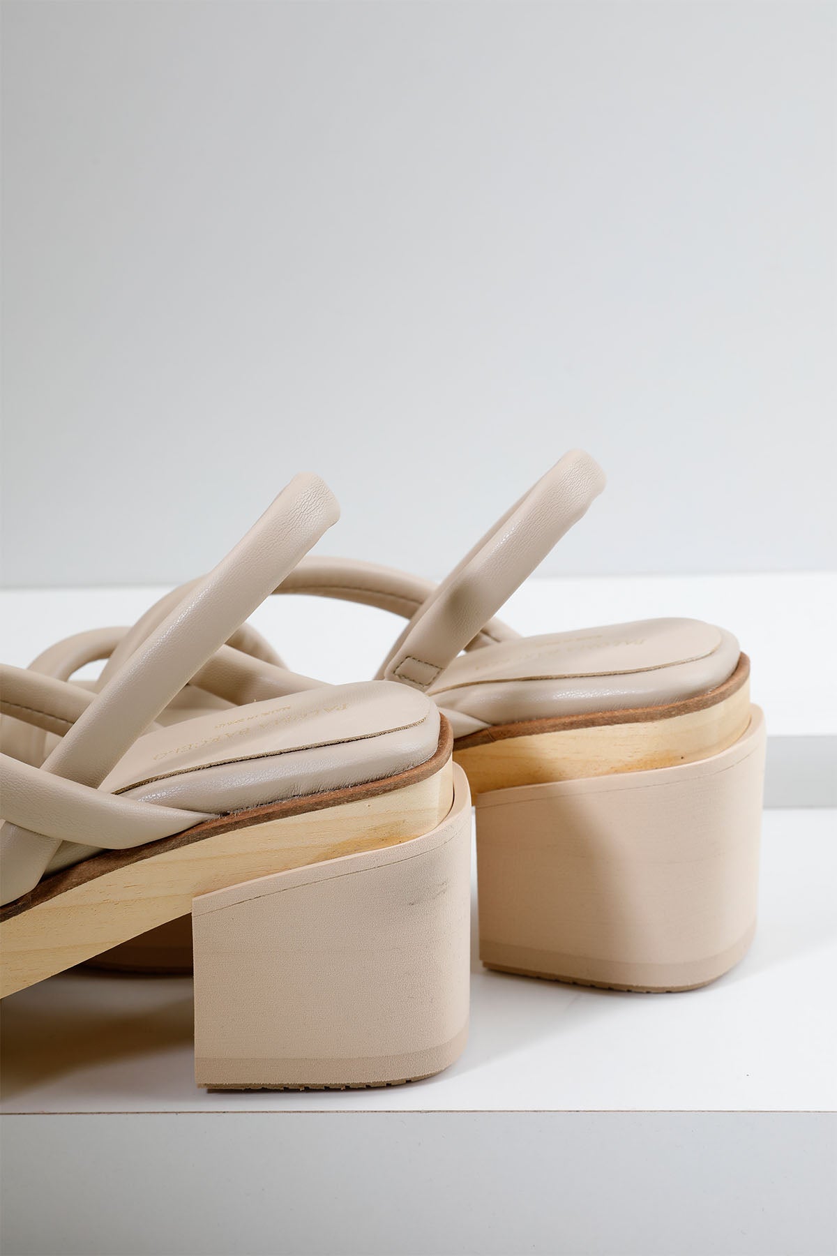 Paloma Barcelo Marine Ayrık Platform Tabanlı Küt Burun Sandalet-Libas Trendy Fashion Store