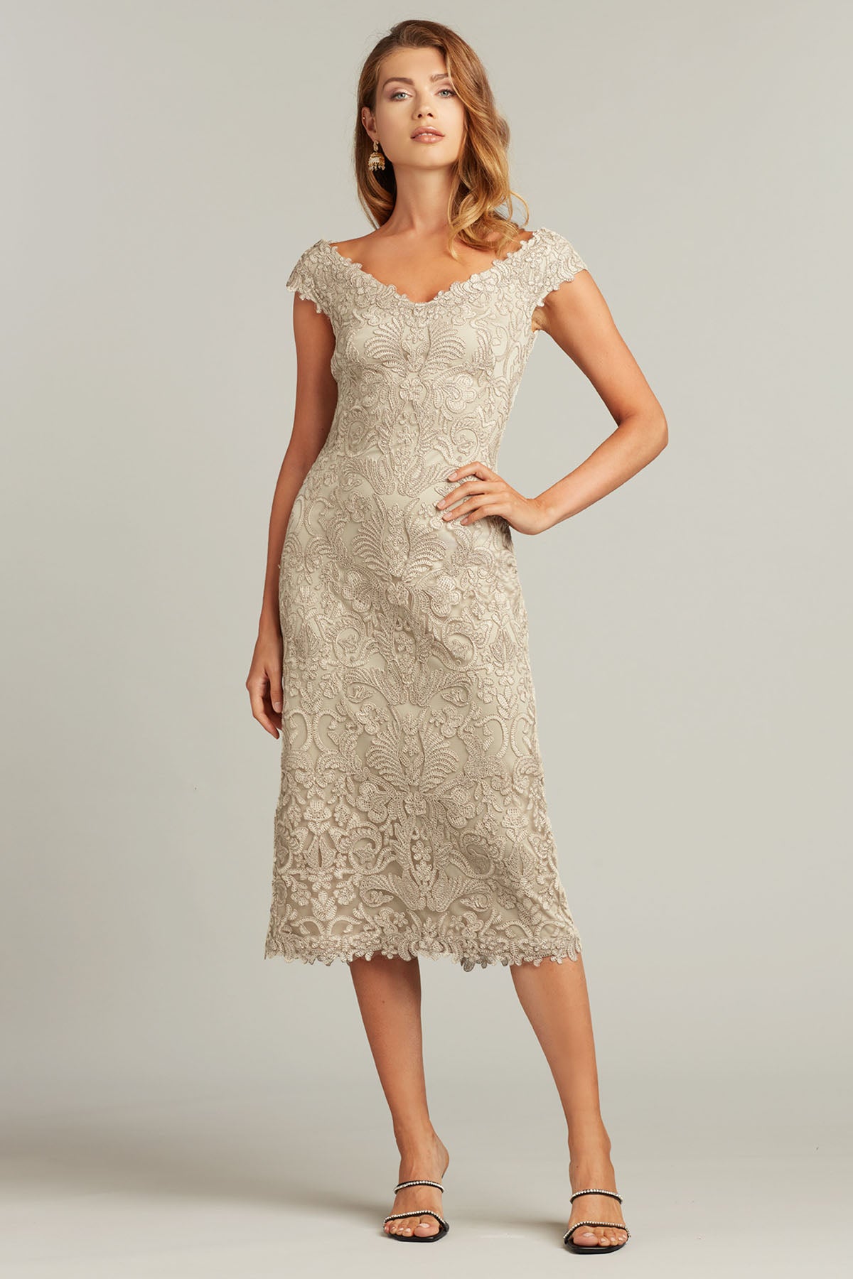 Tadashi Shoji V Yaka Midi Abiye Elbise-Libas Trendy Fashion Store