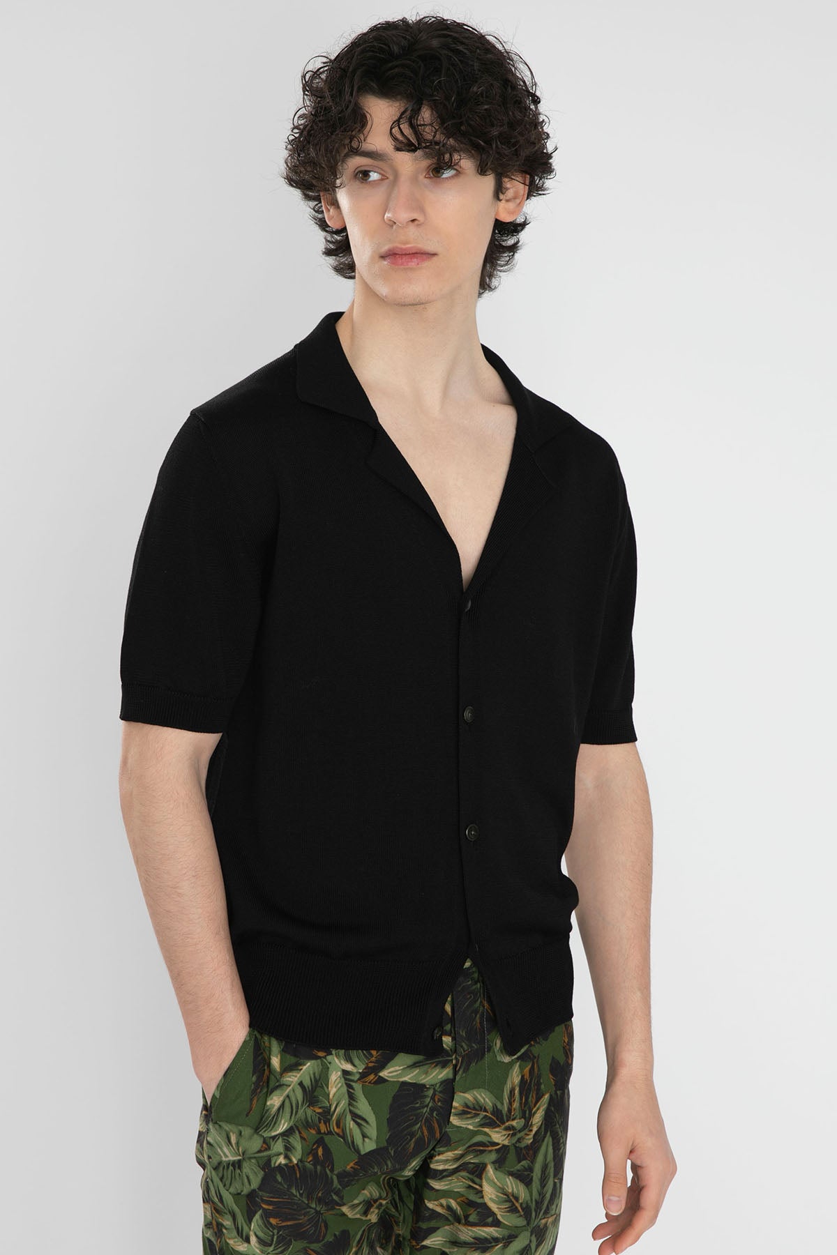 Pantaloni Torino Kamp Yaka Kısa Kollu Örgü Triko Ceket-Libas Trendy Fashion Store