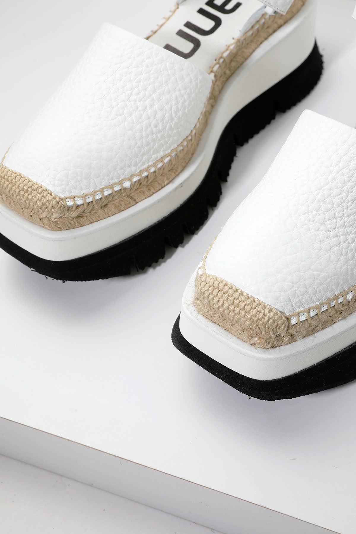 Kanna Küt Burun Hasır Detaylı Deri Sandalet-Libas Trendy Fashion Store