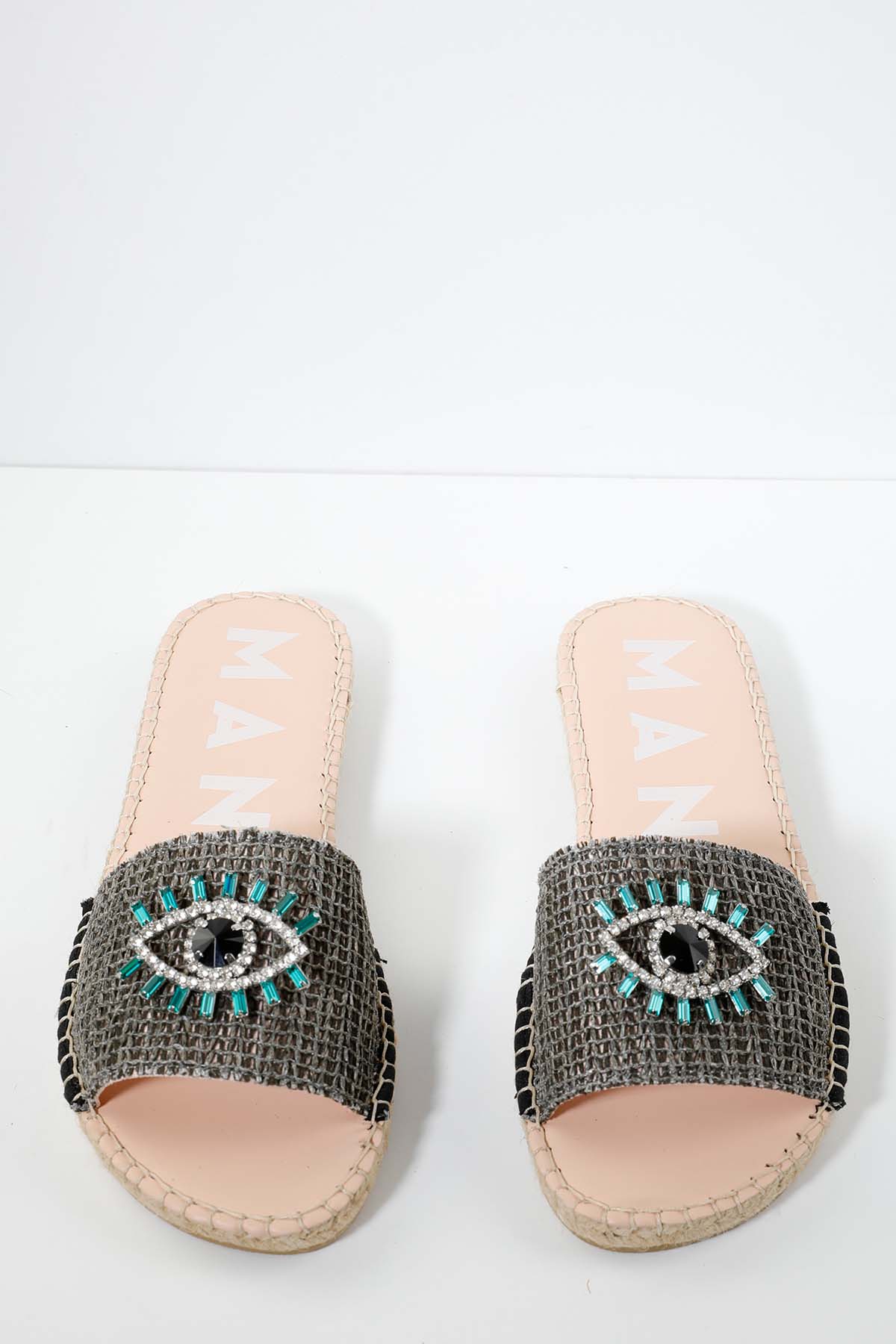 Manebi Capri Göz Logolu Hasır Örgü Terlik-Libas Trendy Fashion Store