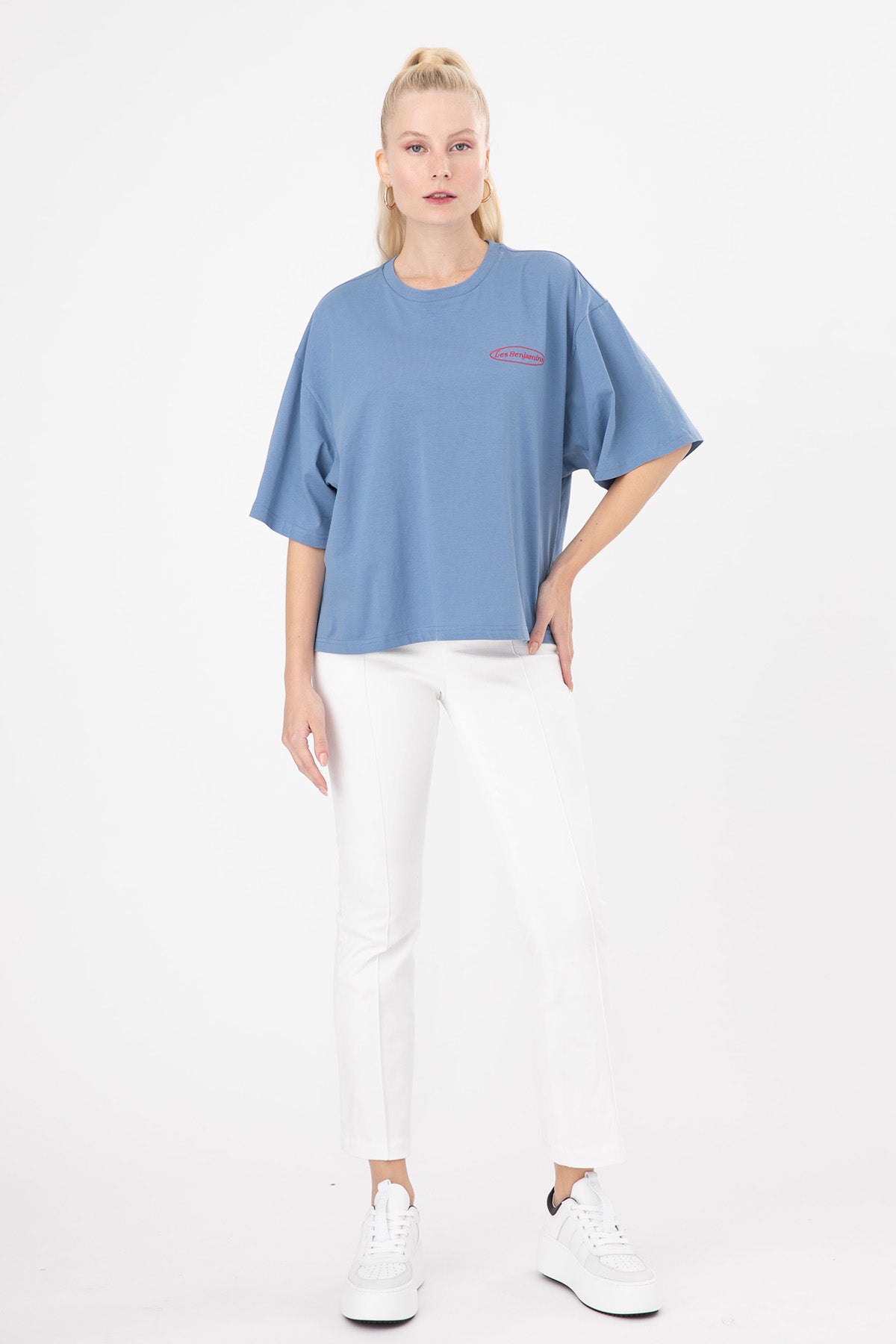 Les Benjamins Yuvarlak Yaka Logolu T-shirt-Libas Trendy Fashion Store