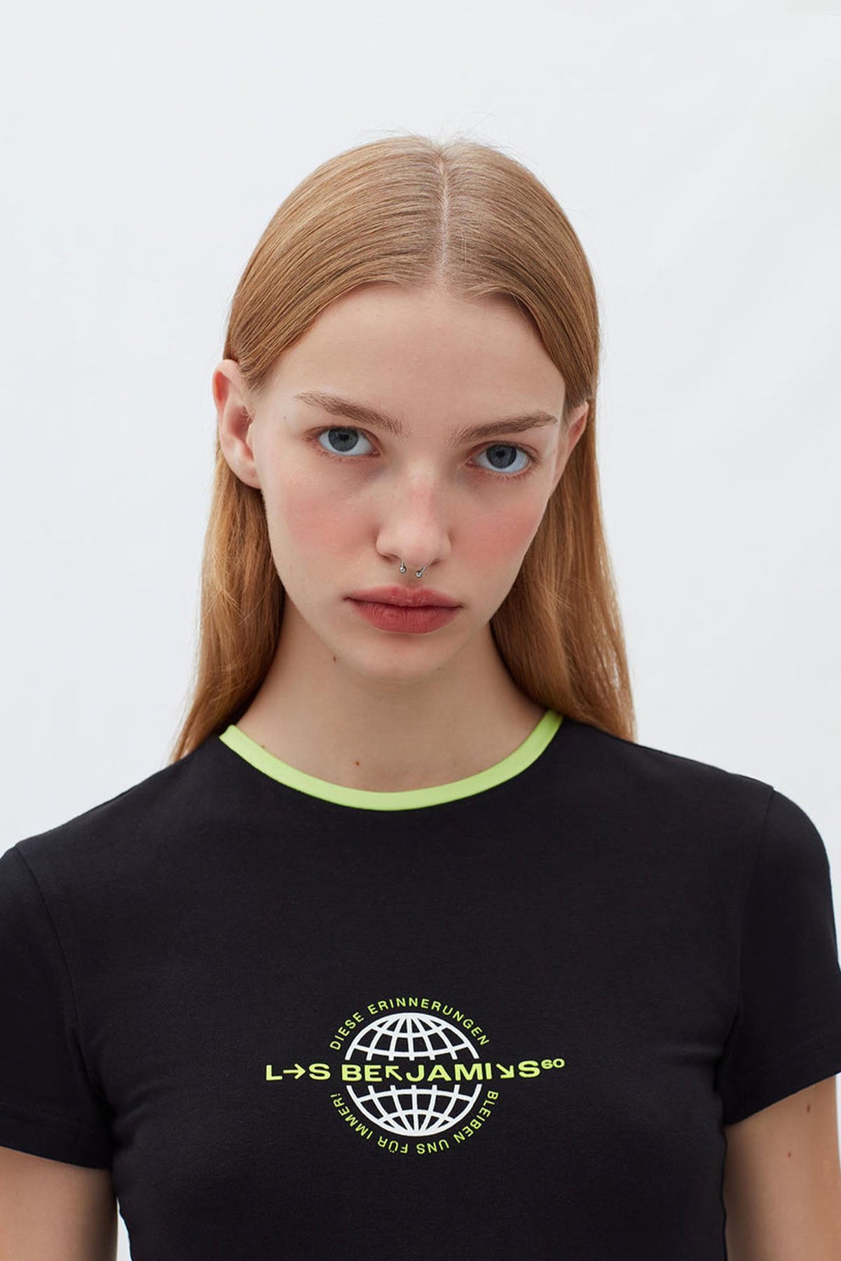 Les Benjamins Yuvarlak Yaka Logolu T-shirt-Libas Trendy Fashion Store