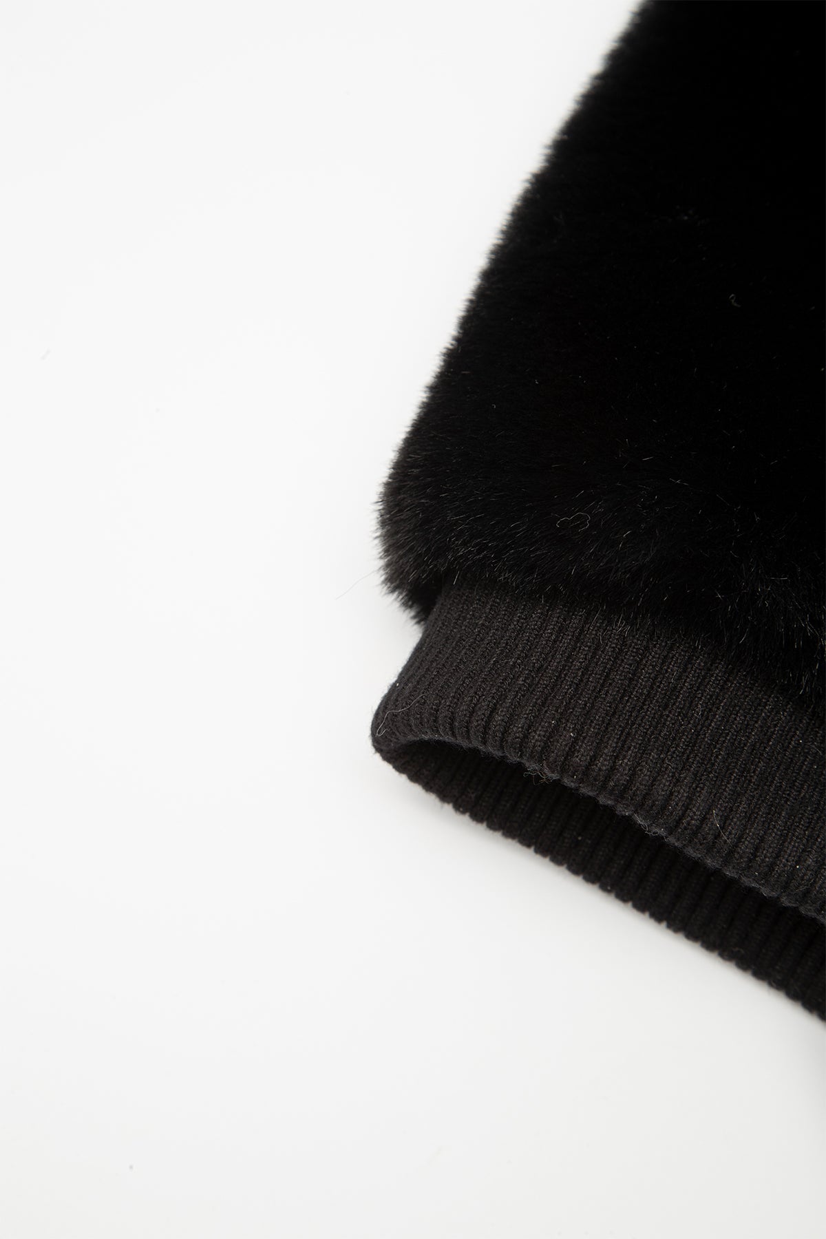 Rene Derhy Ponponlu Peluş Boyunluklu Bere-Libas Trendy Fashion Store