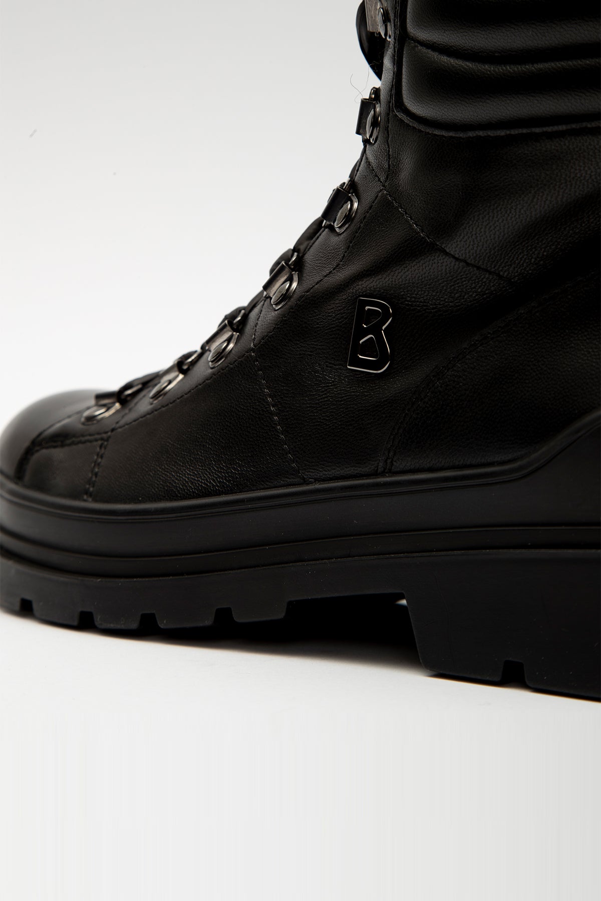 Bogner St. Moritz Ice Track Deri Postal-Libas Trendy Fashion Store