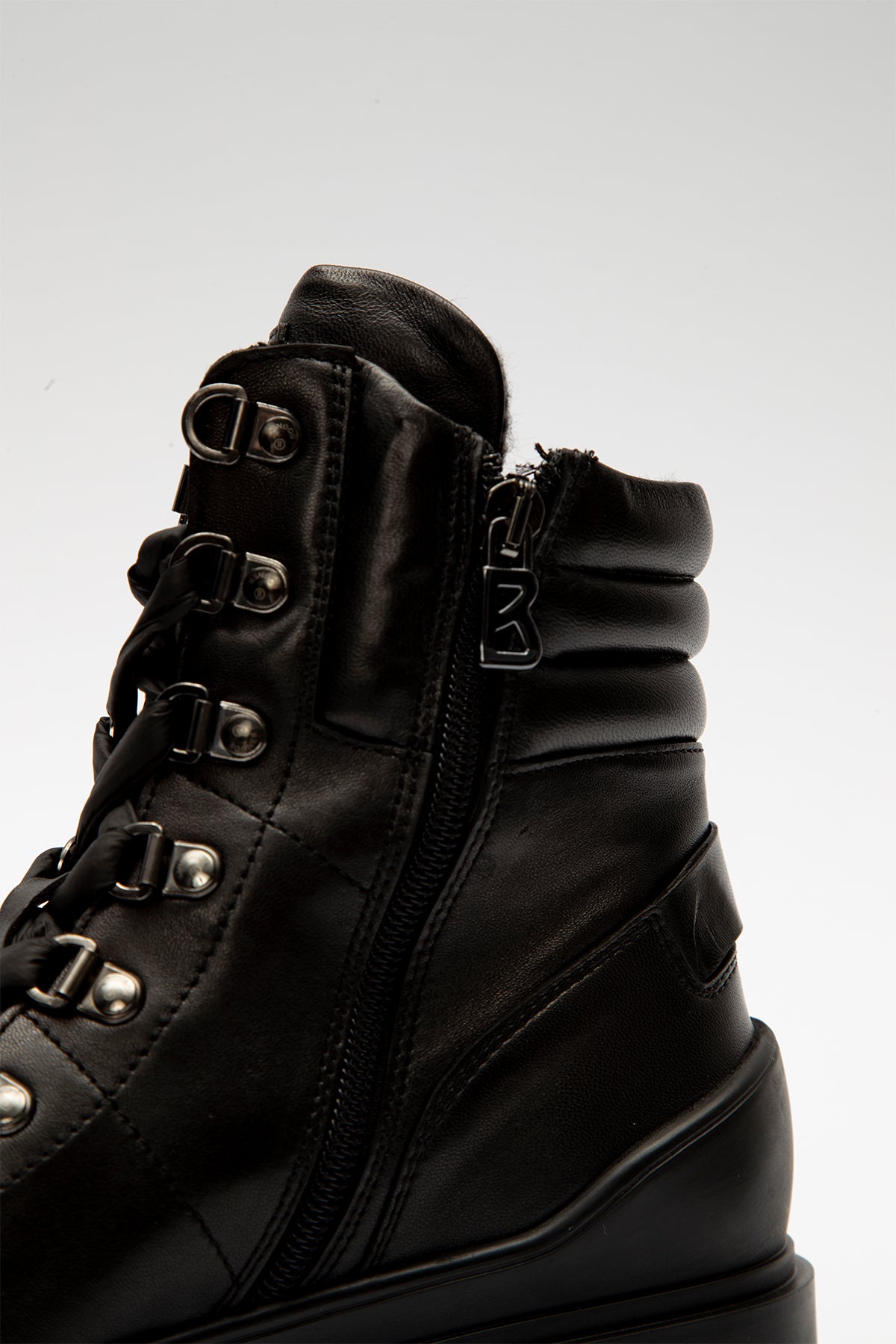 Bogner St. Moritz Ice Track Deri Postal-Libas Trendy Fashion Store