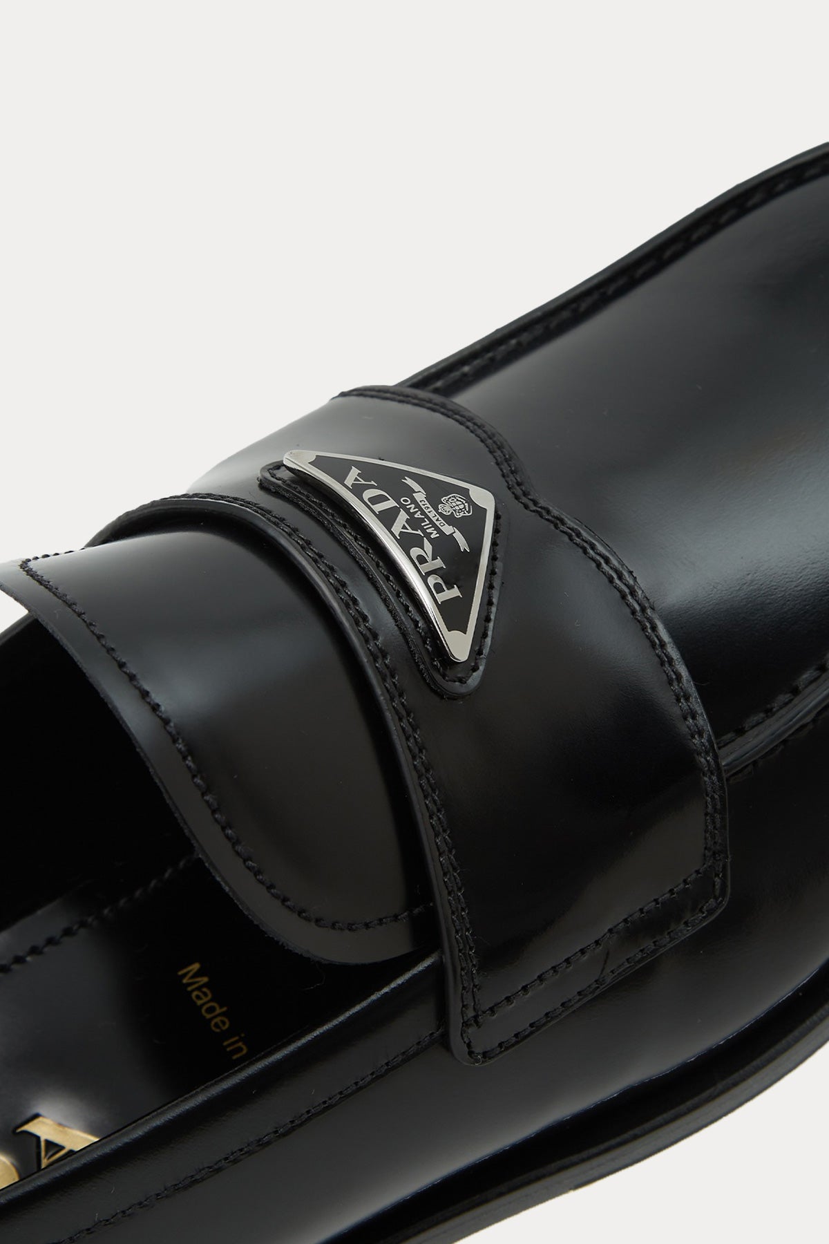 Prada Deri Küt Burun Loafer Ayakkabı-Libas Trendy Fashion Store