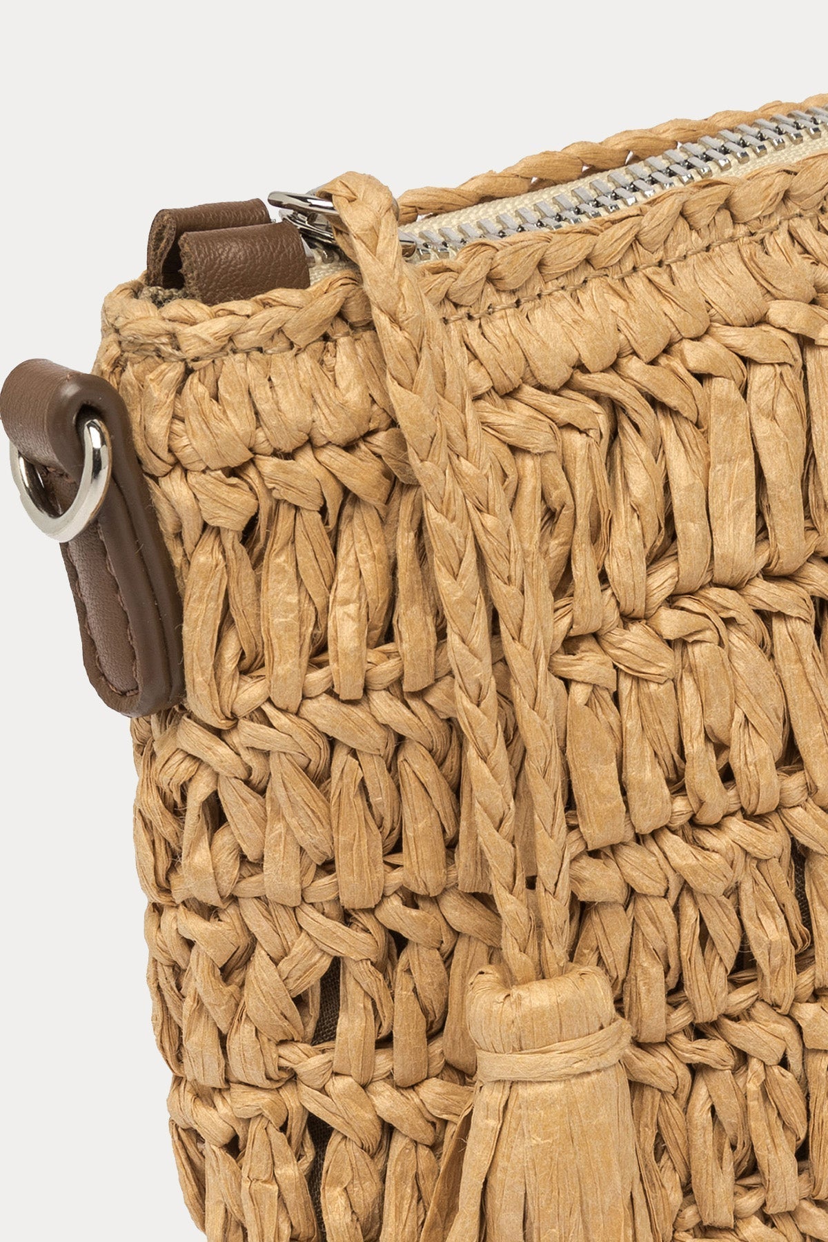 Sport zalida porno Ogil bolaning jinsiy azosi ichki kiyimidan chiqib ketdi