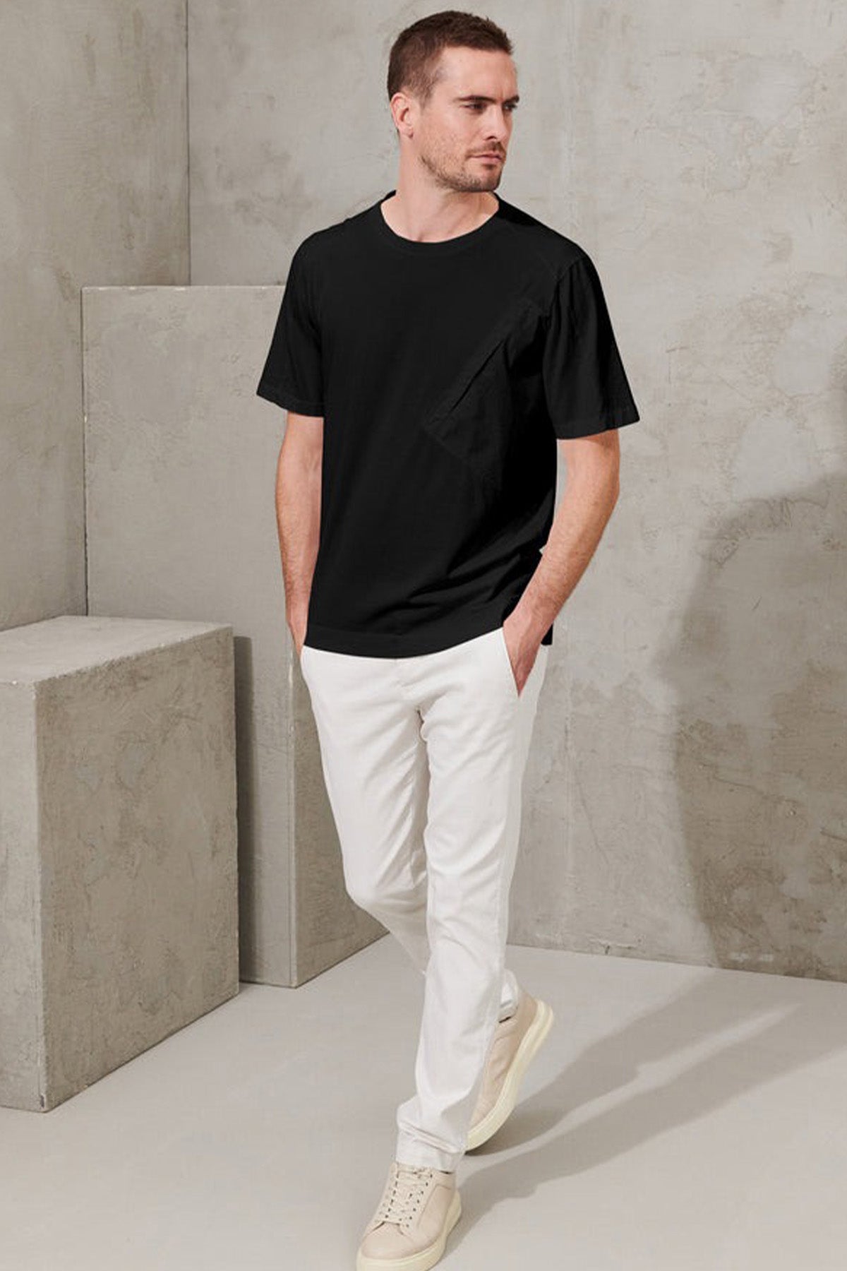 Transit Yuvarlak Yaka Cep Detaylı T-shirt